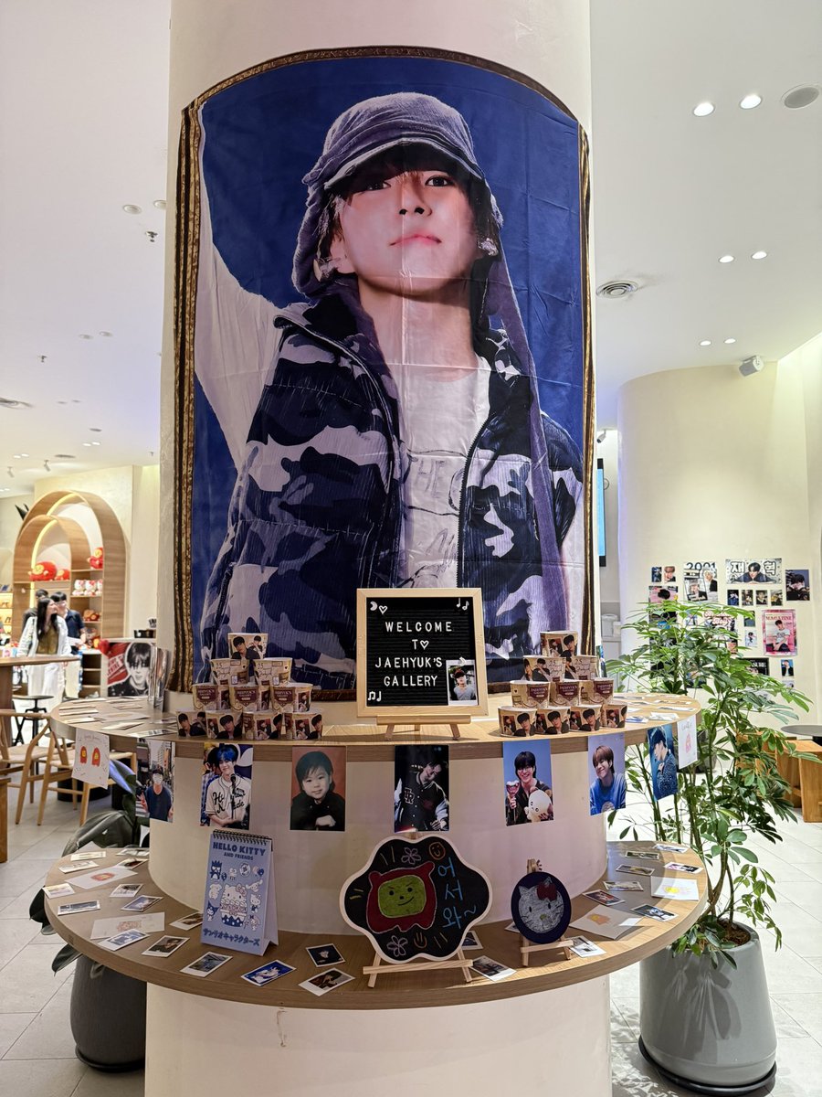 ALLFORYJHMY's tweet photo. .✦ ݁˖ #25MomentsofJaehyuk ♡.𖥔 ݁ ˖

Flashback to 𝙅𝙖𝙚𝙝𝙮𝙪𝙠’𝙨 𝙂𝙖𝙡𝙡𝙚𝙧𝙮: 𝙀𝙙𝙞𝙩𝙞𝙤𝙣 𝟮𝟱 🎞️✨

Here’s a glimpse of some of our favorite decorations and displays from today’s event 💖 https://t.co/lMKoxPmXHQ