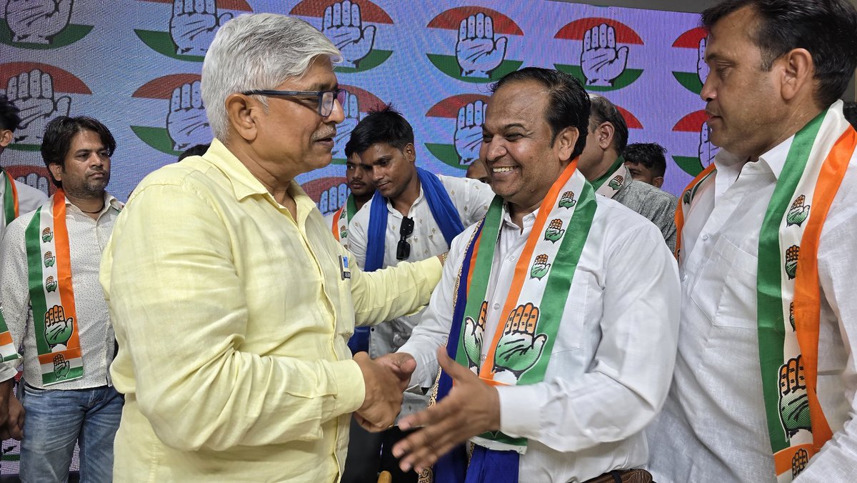 AdvRajendraPal's tweet photo. कांग्रेस परिवार में आप सभी का हार्दिक स्वागत है..!

आज भीम आर्मी भारत एकता मिशन के फाउंडर मेंबर श्री विजय कुमार आज़ाद जी तथा उनके साथ राष्ट्रीय एवं प्रदेश स्तर पर विभिन्न महत्वपूर्ण दायित्व निभा चुके 18 साथियों ने कांग्रेस पार्टी का दामन थामकर संविधान, सामाजिक न्याय और लोकतांत्रिक मूल्यों के प्रति अपनी प्रतिबद्धता व्यक्त की।

हमे विश्वास है कि आप सभी के अनुभव, संघर्ष और समर्पण से संगठन को नई ऊर्जा मिलेगी तथा सामाजिक न्याय की इस लड़ाई को और अधिक मजबूती मिलेगी..!