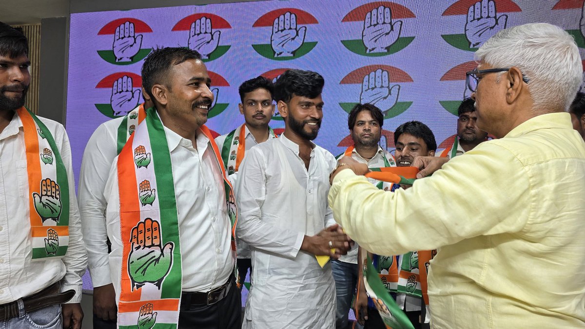 AdvRajendraPal's tweet photo. कांग्रेस परिवार में आप सभी का हार्दिक स्वागत है..!

आज भीम आर्मी भारत एकता मिशन के फाउंडर मेंबर श्री विजय कुमार आज़ाद जी तथा उनके साथ राष्ट्रीय एवं प्रदेश स्तर पर विभिन्न महत्वपूर्ण दायित्व निभा चुके 18 साथियों ने कांग्रेस पार्टी का दामन थामकर संविधान, सामाजिक न्याय और लोकतांत्रिक मूल्यों के प्रति अपनी प्रतिबद्धता व्यक्त की।

हमे विश्वास है कि आप सभी के अनुभव, संघर्ष और समर्पण से संगठन को नई ऊर्जा मिलेगी तथा सामाजिक न्याय की इस लड़ाई को और अधिक मजबूती मिलेगी..!