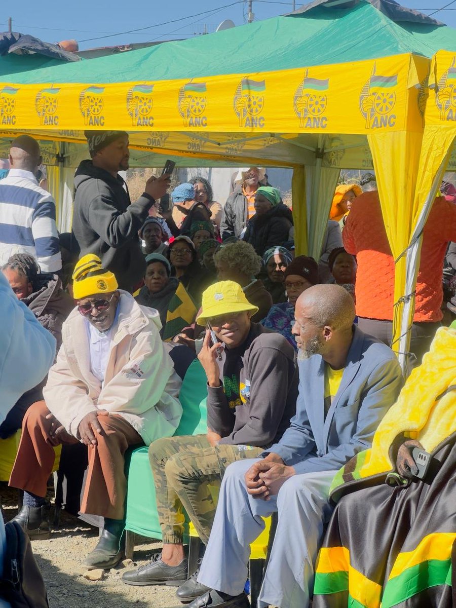 ANCFS's tweet photo. ANCFS Provincial Secretary, Cde Polediso Motsoeneng, honoured the memory of Cde Mamosela Lucy Mosia (Nkgono Khwekhwe) through an act of service and community upliftment. In the spirit of Nelson Mandela Day, he handed over a newly built home to Mosia's family on behalf of the ANC https://t.co/i5beHoCqYx