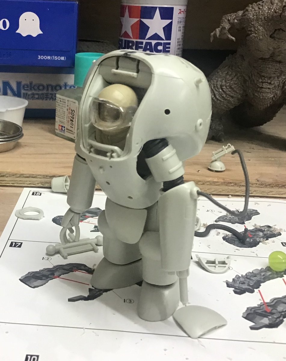 K02Pon's tweet photo. カウツの腕の位置変更しました。
始めちゃった以上やるしかないわけですが、
割と収まり良い感じでしょうか？
前傾姿勢が気になるところですが、
その辺修正するか、そう言うものだと割り切るか。
まあ、もう少し考えましょう^ ^
ではまた。
#今日の模活 https://t.co/hMN4T3egJw