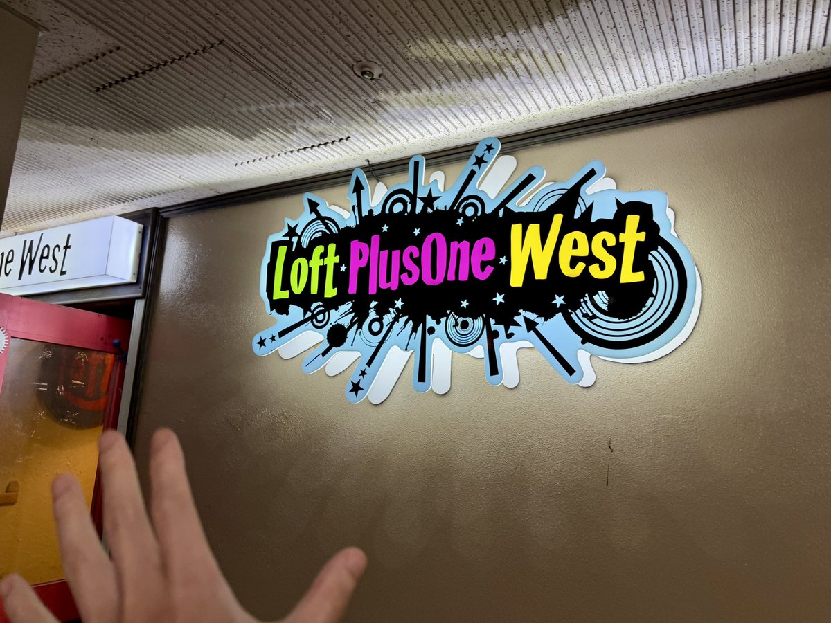 kiryuintw's tweet photo. ラジみた大阪編Loft PlusOne Westでした！皆さんありがとうございました(^-^)
皆さん楽しんでいただけましたでしょうか？
大阪の食べ物の話と多くてお腹が空いた！🍴もっとたこ焼きについて詳しくなっておきますね🙇‍♂️
PAULのクロワッサンはフランスのも美味しいけど品川駅でも美味しかった🥐✨ https://t.co/4iSqsfvD2j