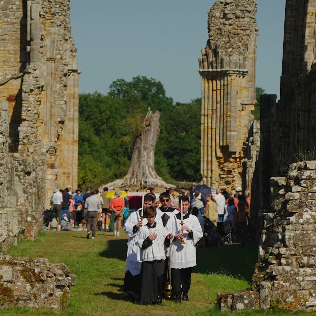 sitsio's tweet photo. For only the second time since the Reformation, the Holy Mass has been offered within the ruins of the former Norbertine abbey of Bayham, in Kent. The Sung Mass, celebrated by Nobertine Subprior, Fr Stephen Morrison, in the traditional Premonstratensian use of the Roman Rite, was the culmination of a special day commemorating Bayham's Norbertine heritage. It was fitting to hold this day during this 900th anniversary year of the Papal Bull, 'Apostolicæ Disciplinæ' of Pope Honorius II approving the Norbertine Order (1126). Prior to the Mass, there was a Norbertine medieval chant workshop (courtesy of the Schola Gregoriana of Cambridge, participants then sang the Mass), short historical talks and a family rosary. The Mass concluded with the veneration of the relic of St Nobert.
In his homily, Fr Stephen said: “I am privileged to offer the Holy Sacrifice again here on this sacred ground, the once rang to the chant of the Divine Office, and no fewer than three daily Masses. We give thanks for that continuity we find in the Church. We give thanks for our faith, the Faith of our Fathers, and we give thanks that out of the ruins of worldly crises, God continues to plant the seeds of new growth…Like St Norbert, may we treasure the Holy Mass to our dying breath and draw from it the grace to become Saints in the times that it has pleased Almighty God to place us.”
Bayham Abbey (dedicated to Our Lady in her Annunciation) near Tunbridge Wells was founded in 1208 from two pre-existing communities, the abbeys of Brockley (St Mary's) in Kent and of Otham (St Mary and St Lawrence) in Sussex. Jordan, Abbot of Otham, then became the first Abbot of Bayham. Via the merger, it can be seen as a daughter house of Sulby and Durford, both of which  descended from the first English Norbertine Abbey, Newhouse (Lincolnshire), founded from our Abbey of Licques (Flanders) in 1143. Bayham was one of over thirty Norbertine houses in England until its dissolution under Cardinal Wolsey in 1525, some years before King Henry VIII's dissolution of the monasteries.