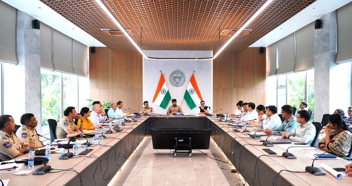 TelanganaCMO's tweet photo. ఆహార, ఔషధాల్లో కల్తీల నిరోధానికి కఠిన చట్టం రూపొందించాలని ముఖ్యమంత్రి శ్రీ @revanth_anumula గారు అధికారులను ఆదేశించారు. నిత��యావసరాలు, కూరగాయలు, పండ్లు, పాలు అన్నీ కల్తీ అవుతుండటంతో ప్రజలు అనారోగ్యాల బారిన పడుతున్నారని ముఖ్యమంత్రి గారు పేర్కొన్నారు. తెలంగాణ ఆహార కల్తీ, ఔషధ నియంత్రణ చట్టం (#TGFADCA) పై ఎంసీహెచ్‌ఆర్‌డీ బోధి పెవిలియన్‌లో ముఖ్యమంత్రి గారు సమీక్ష నిర్వహించారు.

✅ఆకుకూరలు, కూరగాయలు, పాలు ఎక్కువ రోజులు నిల్వ ఉంచేందుకు, పండ్లు త్వరగా మగ్గేందుకు విచ్చలవిడిగా రసాయనాలు వినియోగిస్తుండటంతో ప్రజల ఆరోగ్యంపై ప్రభావం పడుతోందని ముఖ్యమంత్రి గారు తెలిపారు. 

✅ఎరువులు, పురుగు మందుల అధిక వినియోగంతో పంట ఉత్పత్తుల్లో రసాయన అవశేషాలు బయట పడుతున్నాయని, దీంతో కొన్ని దేశాలు దిగుమతులకు నిరాకరిస్తున్న విషయాన్ని ముఖ్యమంత్రి గారు ప్రస్తావించారు.

✅మార్కెట్‌లో సేంద్రియ ఉత్పత్తుల పేరుతో పలు రకాల ఉత్పత్తులు విక్రయిస్తున్నారని, అధిక ధరలు చెల్లించి ప్రజలు వాటిని కొనుగోలు చేస్తున్నప్పటికీ అవి నిజంగా సేంద్రియ ఉత్పత్తులేనా అనే విషయాన్ని నిర్ధారించేందుకు సరైన వ్యవస్థలు లేవని ముఖ్యమంత్రి గారు పేర్కొన్నారు.

✅కల్తీల నిరోధానికి సమగ్ర చట్టాలు అమలులో ఉన్న దేశాలను సందర్శించి అక్కడి విధానాలను అధ్యయనం చేయాలని ముఖ్యమంత్రి గారు అధికారులకు సూచించారు. ఆయా అధ్యయనాల ఆధారంగా సమగ్ర నివేదికను రూపొందించాలని ఆదేశించారు. ఆ నివేదిక ఆధారంగా బిల్లును రూపొందించి శాసనసభలో సమగ్ర చర్చ చేపడతామని ముఖ్యమంత్రి గారు తెలిపారు. శాసనసభలో చర్చతో పాటు ప్రజల నుంచి అభిప్రాయాలు కూడా స్వీకరించాలని సూచించారు.

✅కల్తీలకు సంబంధించి సమగ్ర సమాచారం సేకరించేందుకు విజిల్ బ్లోయర్ వ్యవస్థను, టోల్ ఫ్రీ నంబర్‌ను ఏర్పాటు చేయాలని ముఖ్యమంత్రి గారు ఆదేశించారు.

✅కల్తీల నిరోధానికి ముందుగా క్యూర్ ప్రాంతాన్ని పైలట్ ప్రాజెక్టుగా తీసుకోవాలని ముఖ్యమంత్రి గారు అధికారులను ఆదేశించారు. అక్కడ నిబంధనలను అమలు చేసి, వాటి అమలులో ఎదురయ్యే లోటుపాట్ల ఆధారంగా ముందుకు సాగాలని సూచించారు.

✅ ఈ సమావేశంలో @TelanganaCS సంజయ్ జాజు గారు, @TelanganaDGP సీవీ ఆనంద్ గారు, ముఖ్యమంత్రి సలహాదారు, ఎక్స్ అఫీషియో స్పెషల్ చీఫ్ సెక్రటరీ కె.రామకృష్ణారావు గారు, ముఖ్యమంత్రి ప్రిన్సిపల్ సెక్రటరీలు వి.శేషాద్రి గారు, ఎన్.శ్రీధర్ గారు, వివిధ శాఖల ఉన్నతాధికారులు పాల్గొన్నారు.
#Telangana #FoodSafety #PublicHealth #ZeroAdultration