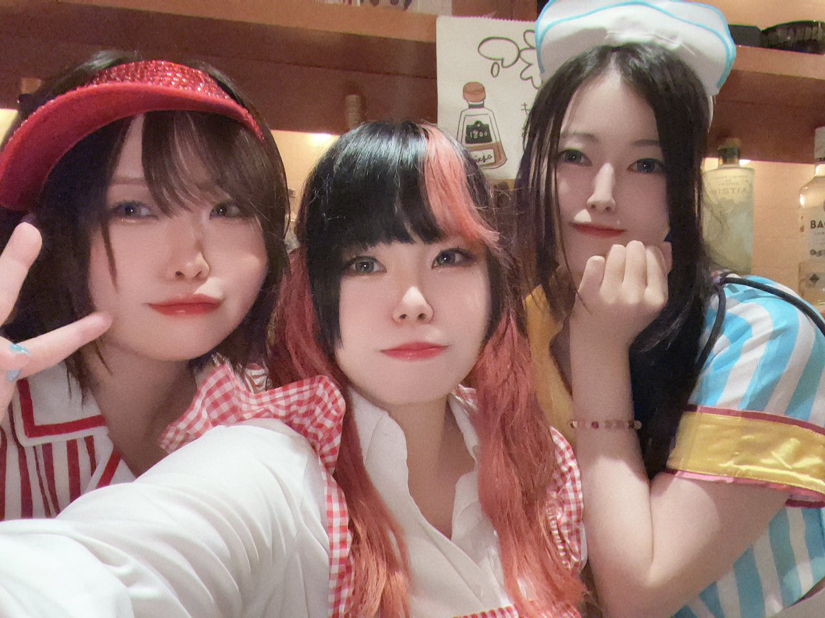 1205_orange__'s tweet photo. カウンター1ご案内できます！！

なつめさんが大変可愛いです！！！
まこさんがとても2次元です！！！
はっぴー！！！！！ https://t.co/Jv8nmWd4xh