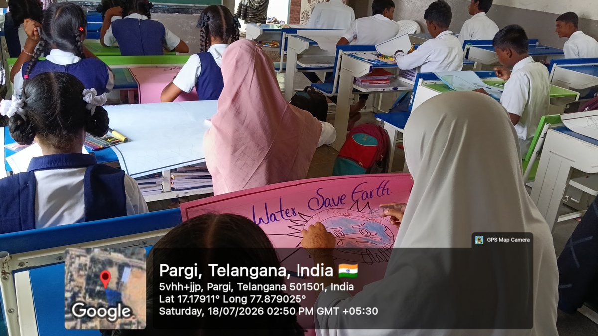 ParigiMunicipa1's tweet photo. Parigi schools spark change! 💧 Under JSJB 3.0, ZPHS Parigi No. 1 organized student contests for the "Catch the Rain" drive. Municipal Commissioner Sri K Mallesh called for urgent setups of rainwater harvesting pits across the region. https://t.co/fJcxnIfosx