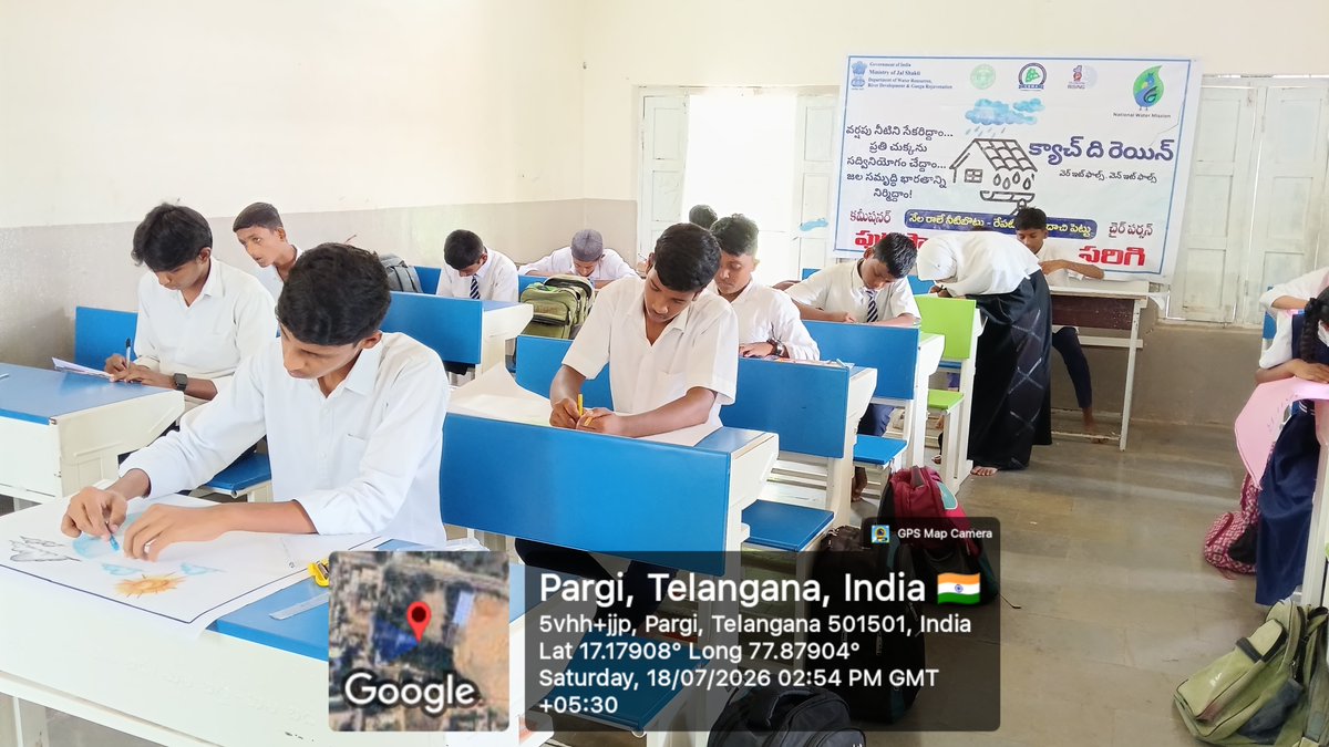 ParigiMunicipa1's tweet photo. Parigi schools spark change! 💧 Under JSJB 3.0, ZPHS Parigi No. 1 organized student contests for the "Catch the Rain" drive. Municipal Commissioner Sri K Mallesh called for urgent setups of rainwater harvesting pits across the region. https://t.co/fJcxnIfosx