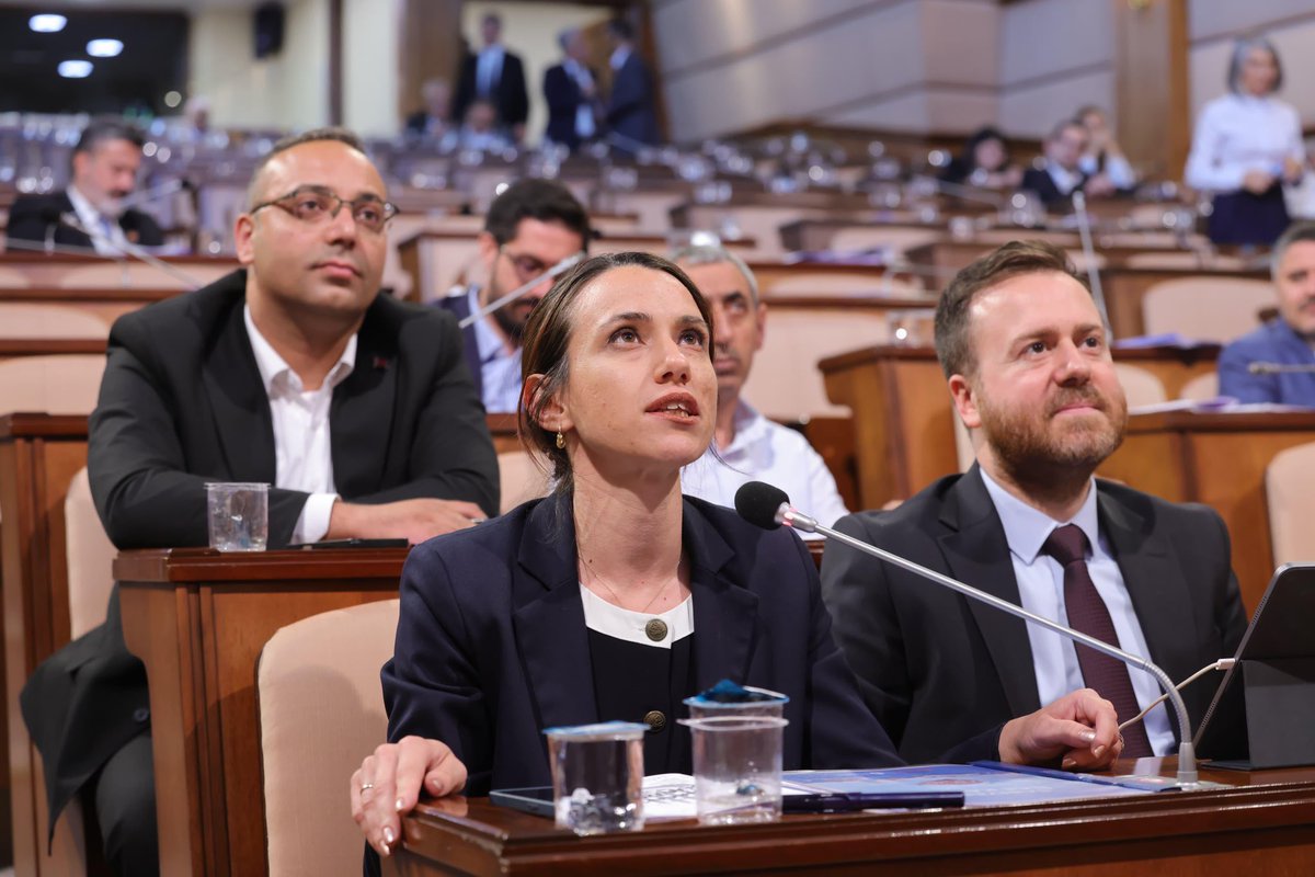 gorkemkursunn's tweet photo. İstanbul Büyükşehir Belediyesi Meclisi’nin Temmuz ayı birleşimlerini tamamladık.

İstanbul’umuz için; her zaman, daima ve durmadan çalışmaya, üretmeye ve halkımıza hizmet etmeye devam edeceğiz.

Daha yaşanabilir, daha adil ve daha güçlü bir İstanbul için kararlılıkla yolumuza devam ediyoruz.
#UmutBurada