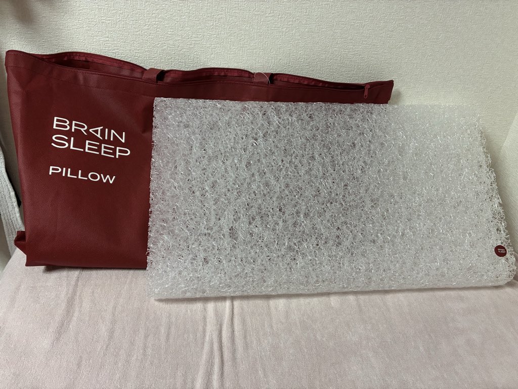 Satosix0718's tweet photo. 今年は親から誕生日プレゼントとしてブレインスリープの枕をもらいました！
睡眠に関する悩みが解消した逸品です★
脳を休めたい方はお試しください♪

#誕生日
#誕生日プレゼント
#ブレインスリープ 
#枕
#睡眠 https://t.co/PxsnZ8H9mE