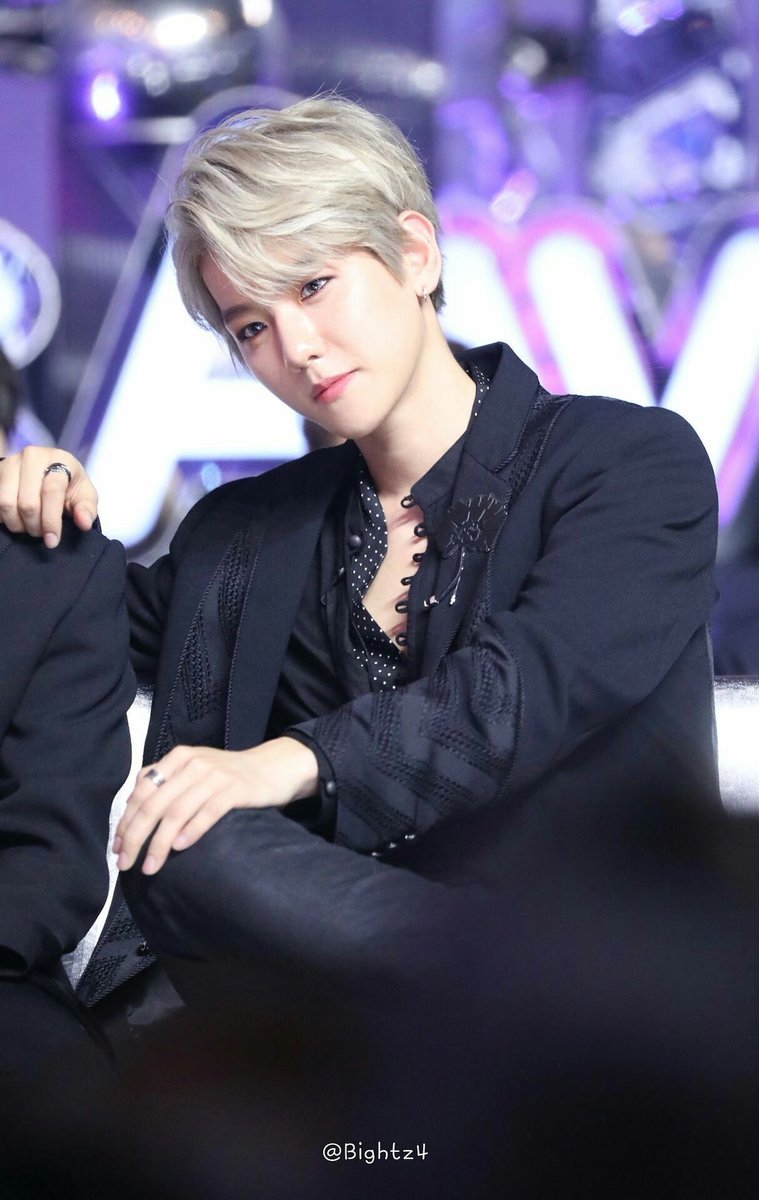 bh_92by's tweet photo. 시상식 백현은……아무도못이겨 https://t.co/148sin6Rsw