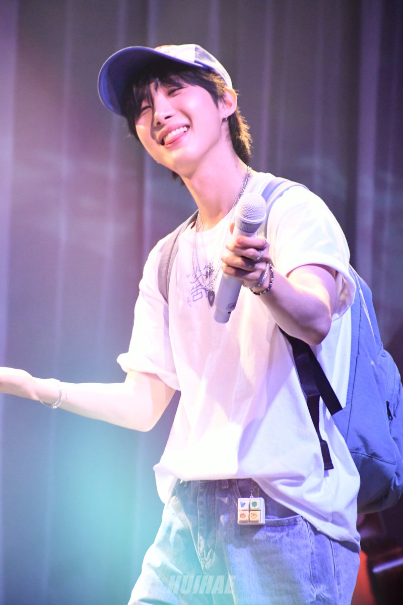 HuiHae0828's tweet photo. 260712   
2026 HUI ASIA TOUR HUI:소년고백       

이렇게 좋아하는데
어떻게 한번만 해요
또 해줘요 

#PENTAGON #펜타곤 
#HUI #후이 #フイ 
#소년고백 https://t.co/WQ1MH1fK7R
