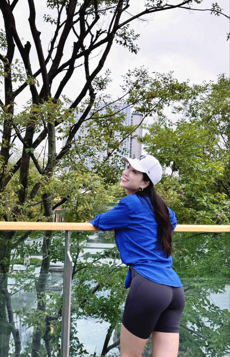 suanliumei's tweet photo. 总有一场相遇，是互相喜欢，互相欣赏

是隔着茫茫人海带着温柔奔赶过来 😋 https://t.co/sivSXHRgpa