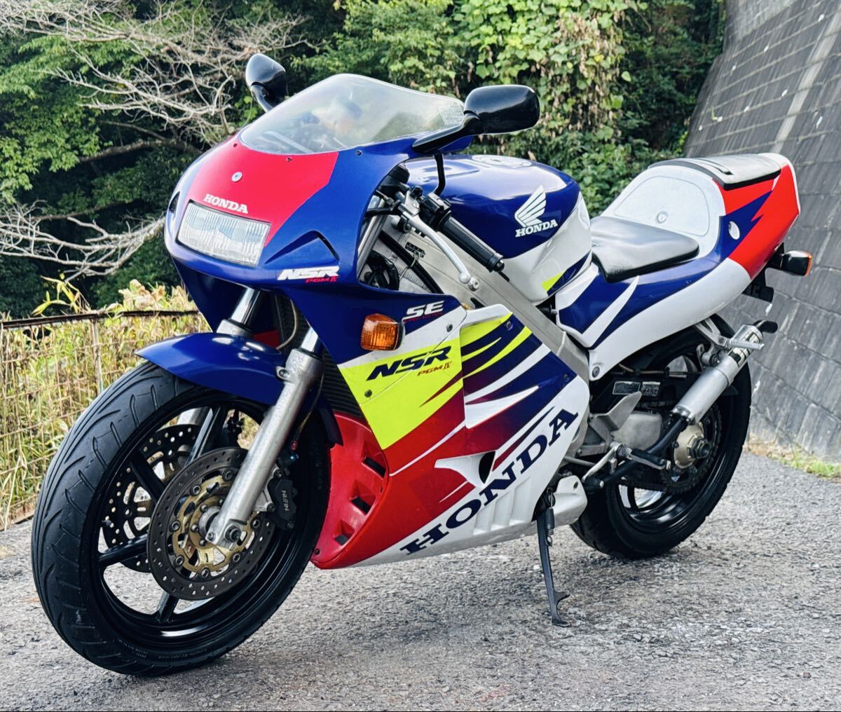 gjctrading1's tweet photo. UP FOR AUCTION IN JAPAN
NSR250R-SE MC28
36,400 km 
Auction from ¥1,201,000. Instant decision ¥2,400,000. Plus fees and shipping.
Our team at GJC Trading can bid on, purchase, and export this bike to nearly any country worldwide. We handle everything—from packing and transport to international shipping.
If you're interested, just send a message on messenger to us, or to +81 80-5590-2471 on WhatsApp. We don't reply to comments on the ad. Once the bike goes live at auction, we'll take care of securing it for you.
We do container loads for bigger buyers
