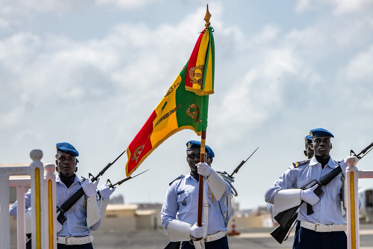 PR_Senegal's tweet photo. Le Président de la République @PR_Diomaye a quitté Dakar ce matin pour Freetown, où il prend part au Sommet sur l'avenir de l'intégration régionale en Afrique de l'Ouest et à la 69ᵉ Session ordinaire de la Conférence des Chefs d'État et de Gouvernement de la #CEDEAO. https://t.co/VbXR9n2E6h