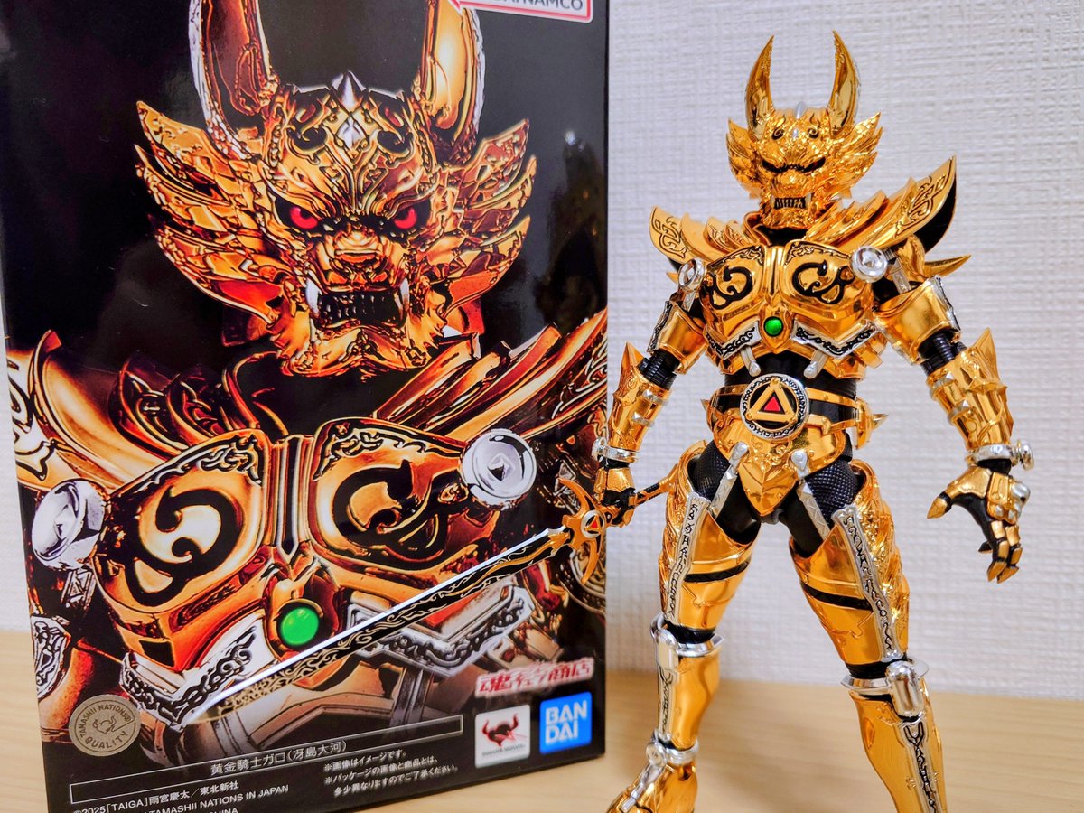 papayawarota's tweet photo. 『S.H.Figuarts 真骨彫製法 黄金騎士ガロ(冴島大河)』開封
もうこれ本物の牙狼です。
神棚に飾ったろかいってぐらい神々しいクオリティ。
見てるだけで「強くなれ！」と言われてるようです。めちゃ高かったけど買って良かった。
映画『牙狼TAIGA』も名作なんで是非！ https://t.co/SWWCRYkHQ4