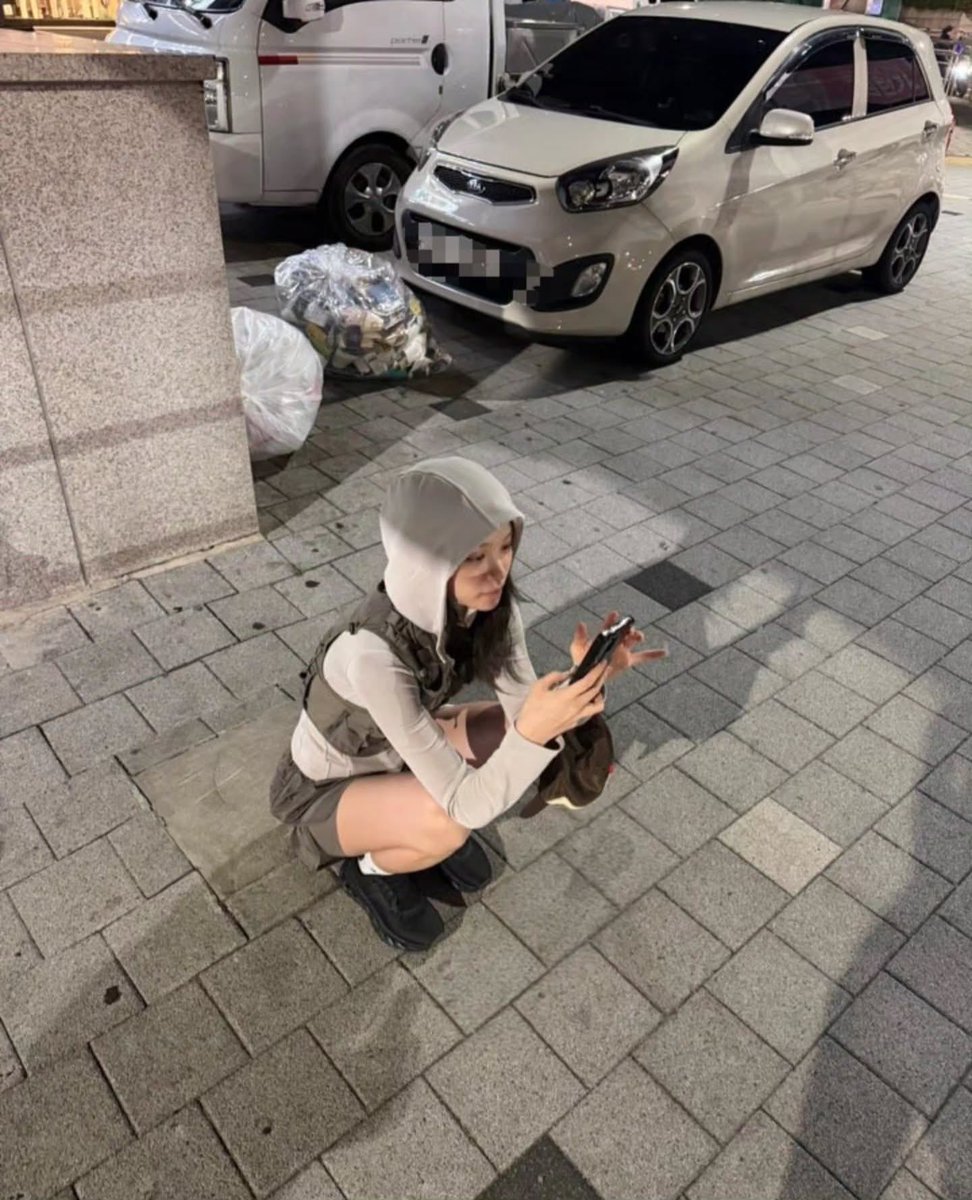 sserapics's tweet photo. PUPU SHE’s so small https://t.co/EIoIO4ybpH