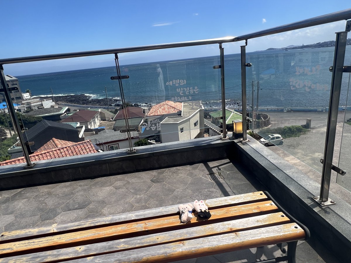 beINstay's tweet photo. 2.제주광해
（슼즈로운 제주생활 (SKZful Days in Jeju) #1｜[SKZ CODE(스키즈 코드)] Ep.20）

全体を撮り忘れてちょっと後悔😔
とっても景色が綺麗＆ご飯がめちゃくちゃ美味しい!!!!!!!!!
済州いったら絶対またここ行く。店員さんも優しかった🥰 https://t.co/0Szl4lACe9