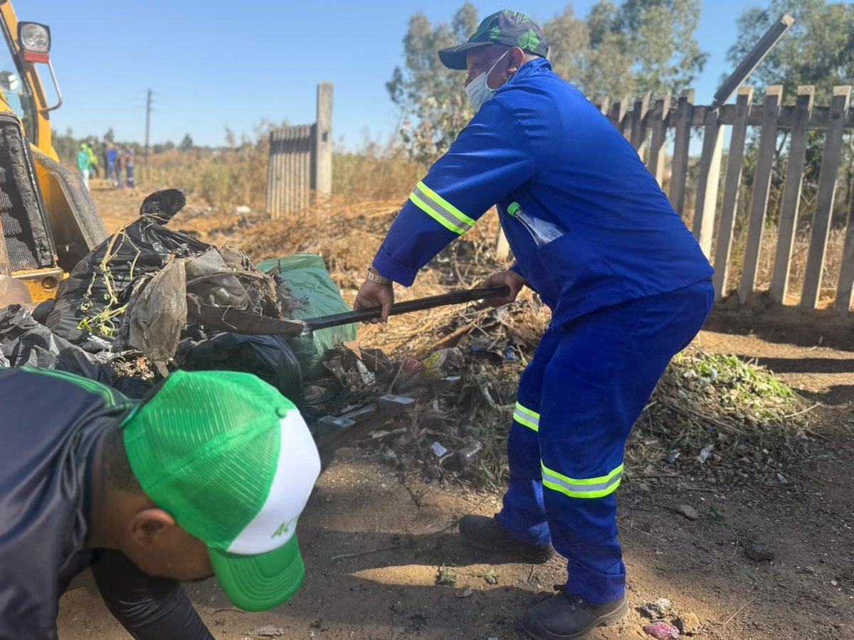 Action4SA's tweet photo. ActionSA President, Herman Mashaba, and Gauteng Provincial Chairperson, Funzi Ngobeni, are in Cosmo City to continue #AReSebetseng.

When Mashaba returns as mayor, communities will be mobilised as they were in his first term to keep our streets clean and restore Joburg’s pride.🧹 https://t.co/3zkDnUtWUX