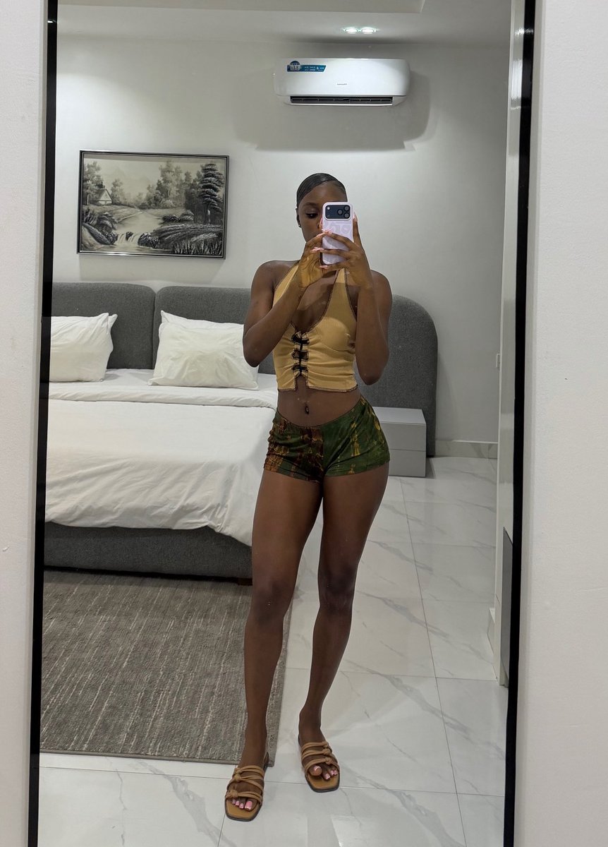 Valerieakindele's tweet photo. 👅 https://t.co/GMcWFr3a8K