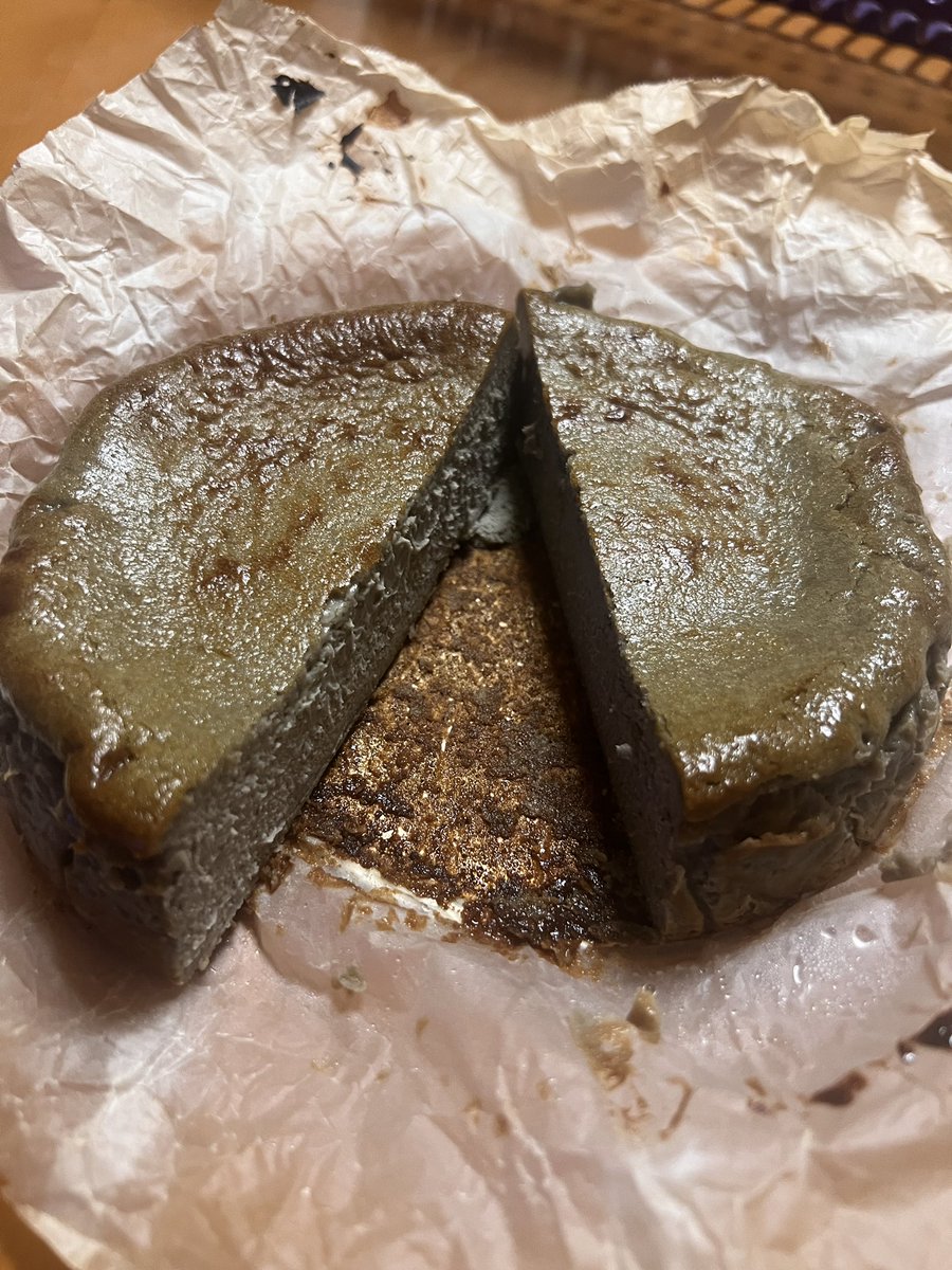 narosige's tweet photo. 黒ごまバスクチーズケーキ！！ https://t.co/pvEh2Yzyh6