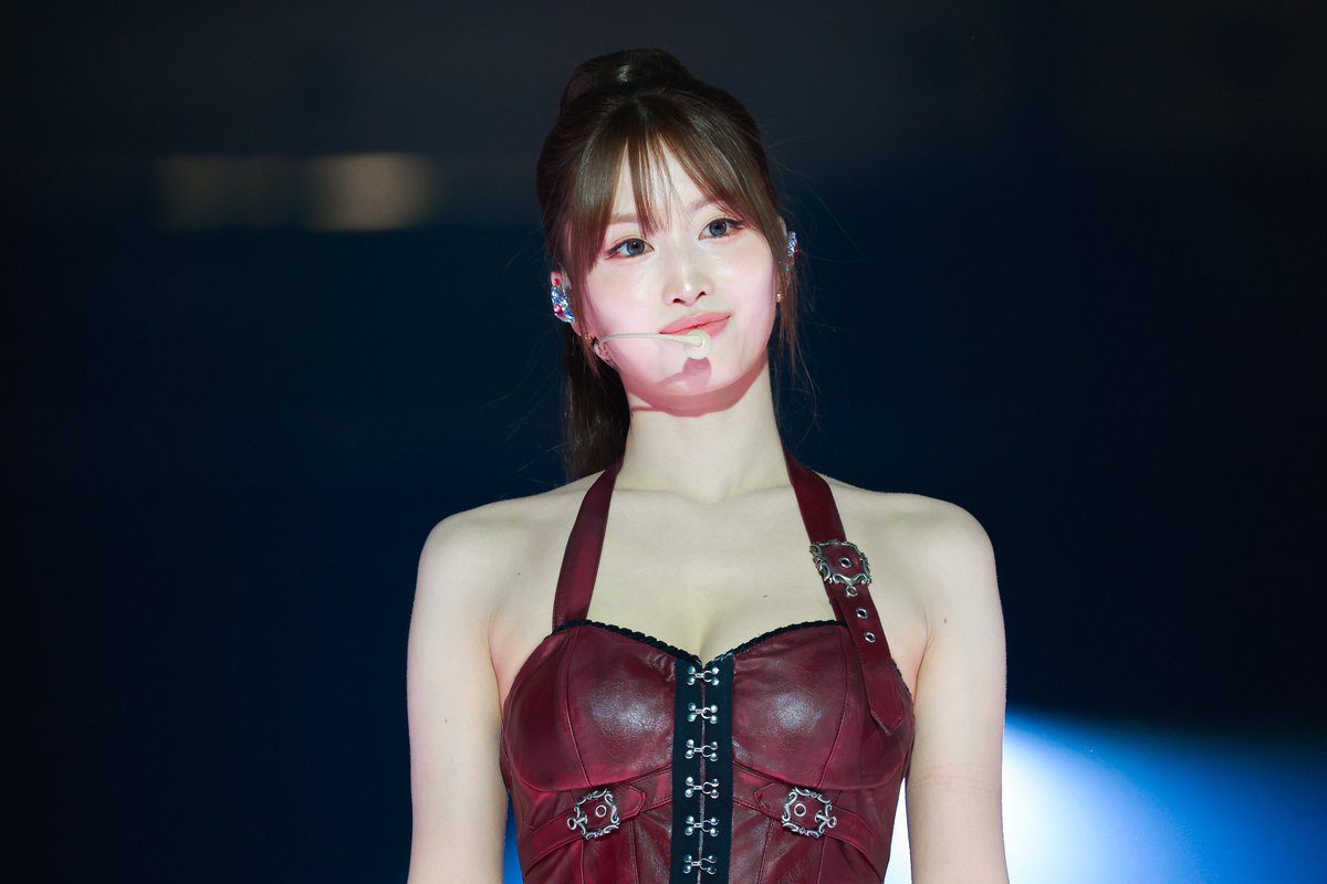 TWICECEMOMO's tweet photo. 260711 THIS IS FOR FINALE
☀️🗽
#TWICE #트와이스
#モモ #모모 #MOMO https://t.co/mSeLot5AaL