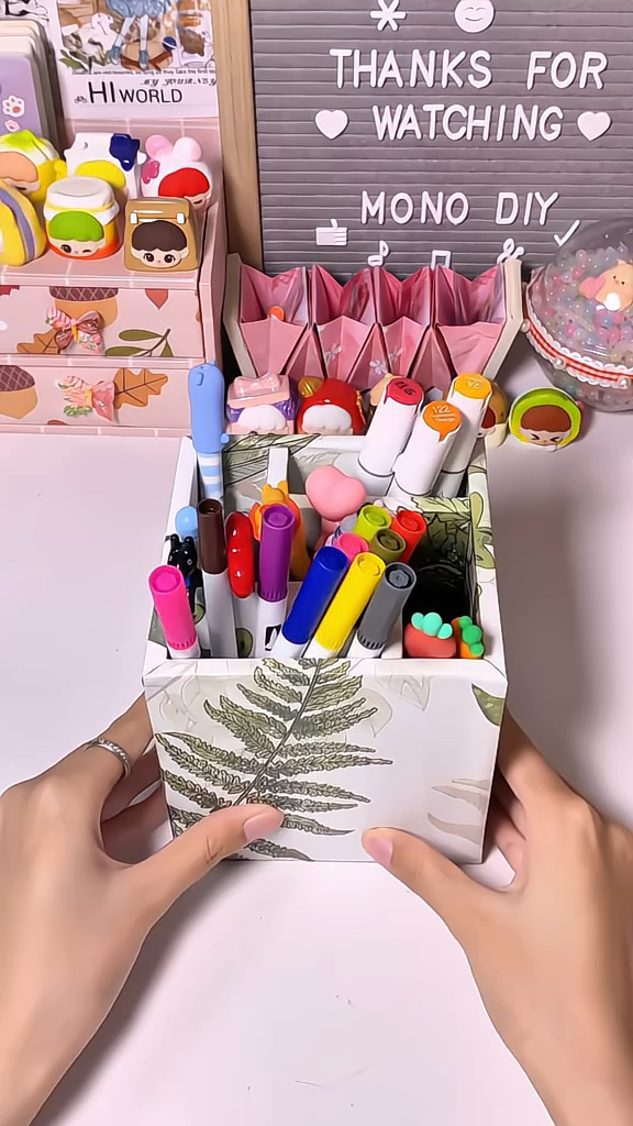 okong4025's tweet photo. Turn old mason jars into stylish desk organizers with just a few cuts and paints! A quick upcycle that clears clutter brightens your workspace. https://t.co/xuRaQxIb6D