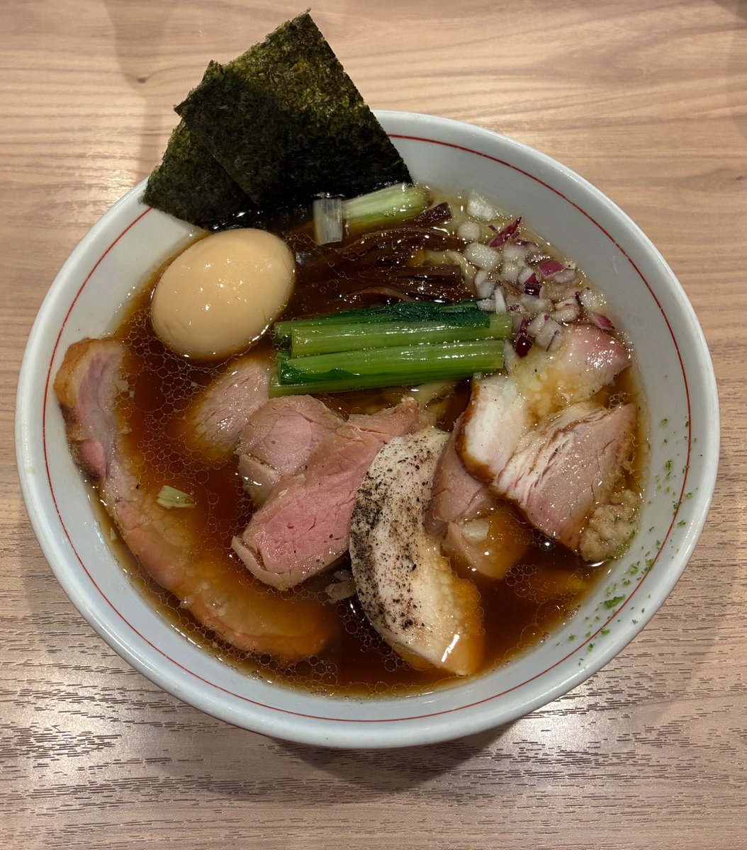 yoshitomi_m's tweet photo. 柏
麺処 にし尾
特製手揉み中華そば(醤油)

にし尾さんへ。
暑いしニボコンにもかなり惹かれましたが今回は最初から決めていた手揉み中華を。
ほん田へのリスペクトを感じつつもオリジナリティもしっかりある美味しい手揉み中華そばでした💯💯💯 https://t.co/HPVLrz11vL