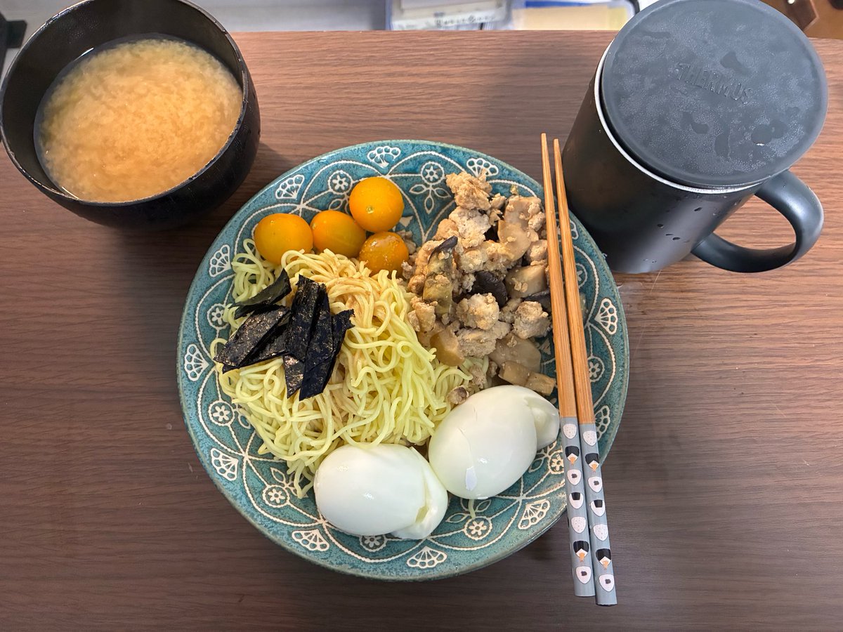aobozy22Y's tweet photo. 載せるものないので晩ごはん載せる
半熟卵うまい https://t.co/ULvuWsOMGN