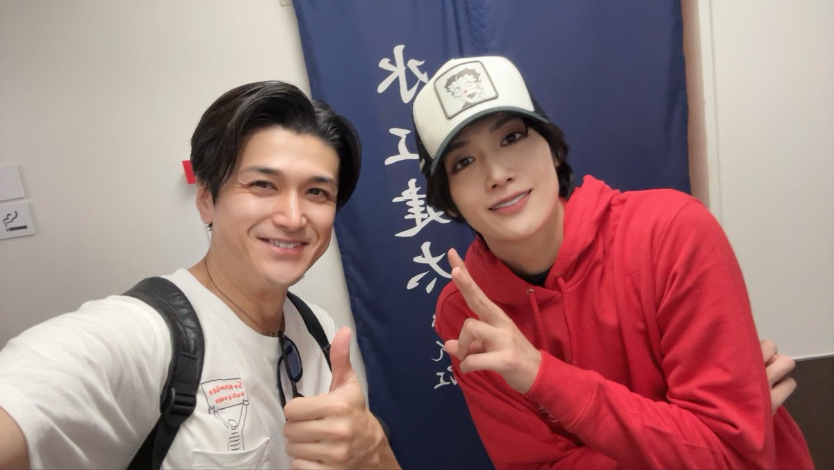 Daisuke_W1106's tweet photo. 本日もお暑い中ご観劇本当に有難う御座いました✨スーパーなお二人ひなのちゃん茜ちゃんに多大なる拍手を👏そしてドウェイン役の #水江建太 くんと最後でした😢建太が持つポテンシャルに稽古場から沢山の刺激を頂きました！建太ありがとう。また共演させて頂けたら幸いです🙏
#ブープザミュージカル https://t.co/cXT0h1JRB1
