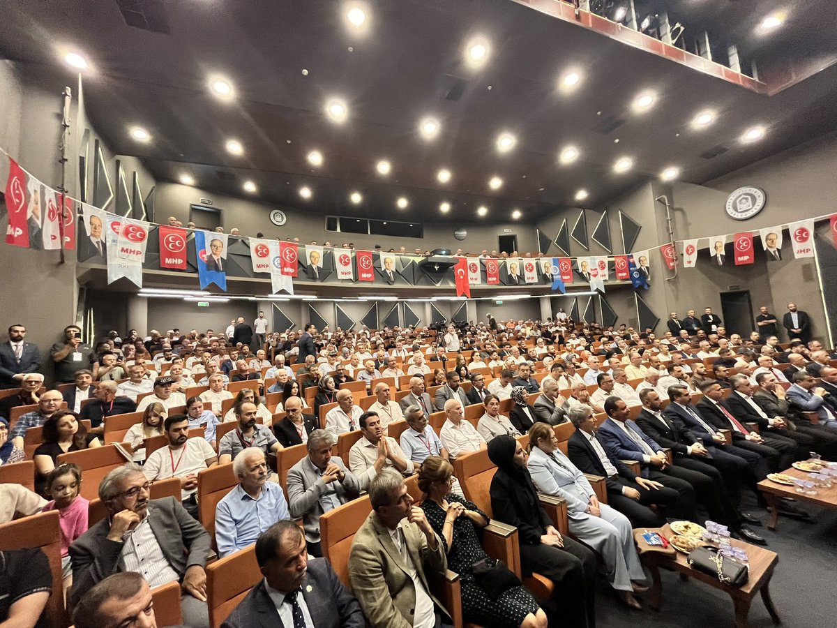 buyukataman's tweet photo. Kardeşlik Kalbimizde, Gelecek Aklımızda 🇹🇷

Yıldırım İlçe Kongremizi dava arkadaşlarımızın yoğun katılımıyla gerçekleştirdik. 
Hayırlı olmasını diliyor, İlçe Başkanlığına seçilen Kadir Taşçı ve yönetimini tebrik ediyorum. https://t.co/2HLDFD6u0X