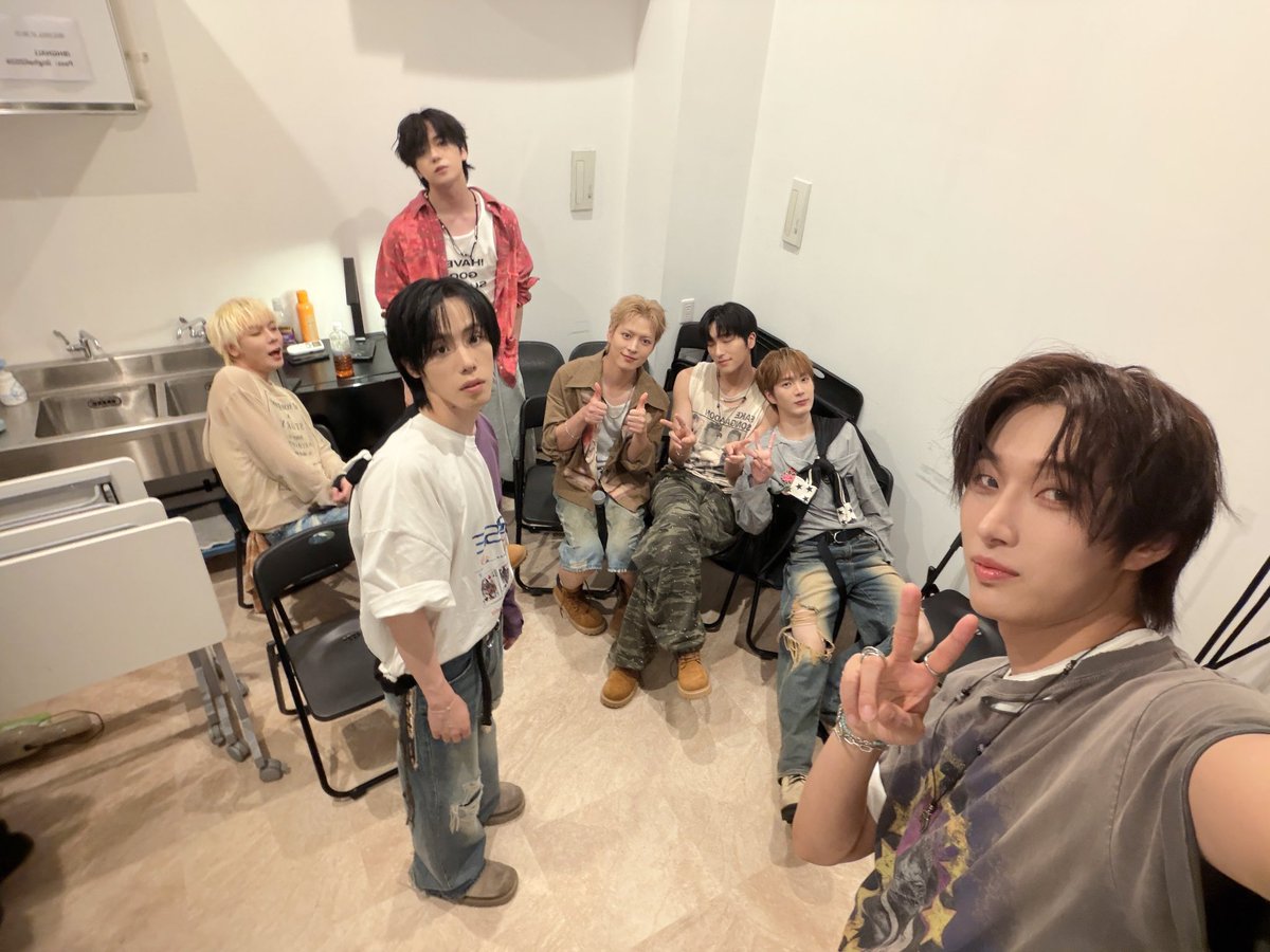 OmegaX_members's tweet photo. [#OX]

도쿄에서 🔥

#OMEGA_X #오메가엑스
#재한 #JAEHAN https://t.co/2UBGp9Yck9