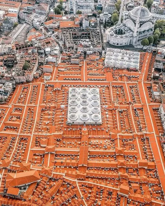 Rainmaker1973's tweet photo. Grand bazaar in Istanbul, one of the oldest covered markets in the world. https://t.co/NYMNgj6Pml