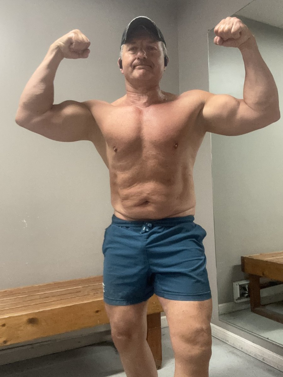 Russell_Writer's tweet photo. Back at it bitches…💪👊🥵🔥🥩 #bodybuilding #weightlifting #muscle #trainer #yoked #jacked #saturdaymorning #beastmode #beefcake #filmmaker #writer https://t.co/TEuXOHG5tH