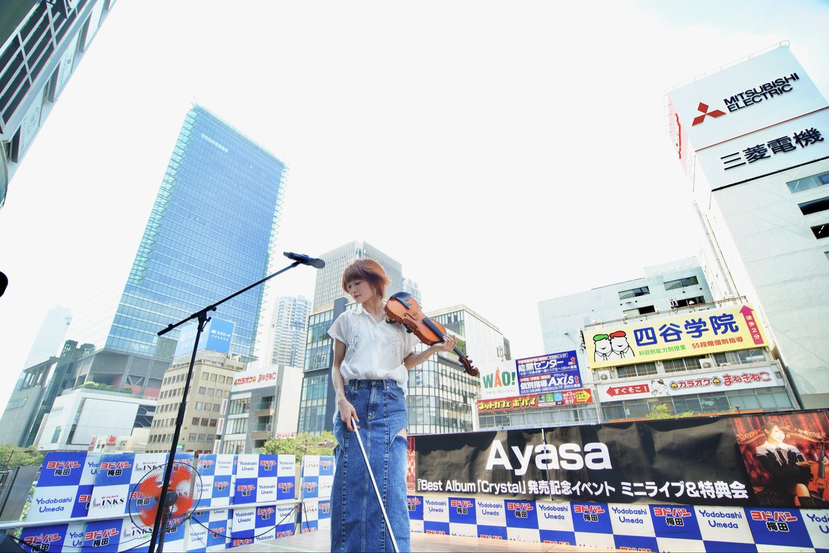 AyAsA_violin's tweet photo. #あやさCrystal 
【夏のリリイベツアー2026】
ヨドバシカメラマルチメディア梅田様1日目ありがとうございました💙
お天気よろしを超えて暑すぎたよ🫠
汗だくの中でしたが(笑)ついにヨドバシ梅田様でアルバムの新曲たちをお届けできて嬉しかったです💎
"ヨドバシカメラの歌"もここでやっと弾けたね🎻✨ｶﾒﾗｰ‼︎
明日は地下ホールにてお待ちしております🫶
#ヨドバシのあやさ