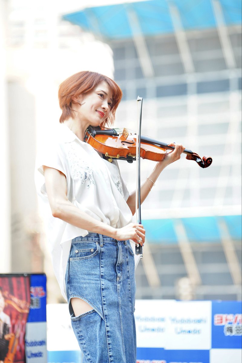 AyAsA_violin's tweet photo. #あやさCrystal 
【夏のリリイベツアー2026】
ヨドバシカメラマルチメディア梅田様1日目ありがとうございました💙
お天気よろしを超えて暑すぎたよ🫠
汗だくの中でしたが(笑)ついにヨドバシ梅田様でアルバムの新曲たちをお届けできて嬉しかったです💎
"ヨドバシカメラの歌"もここでやっと弾けたね🎻✨ｶﾒﾗｰ‼︎
明日は地下ホールにてお待ちしております🫶
#ヨドバシのあやさ