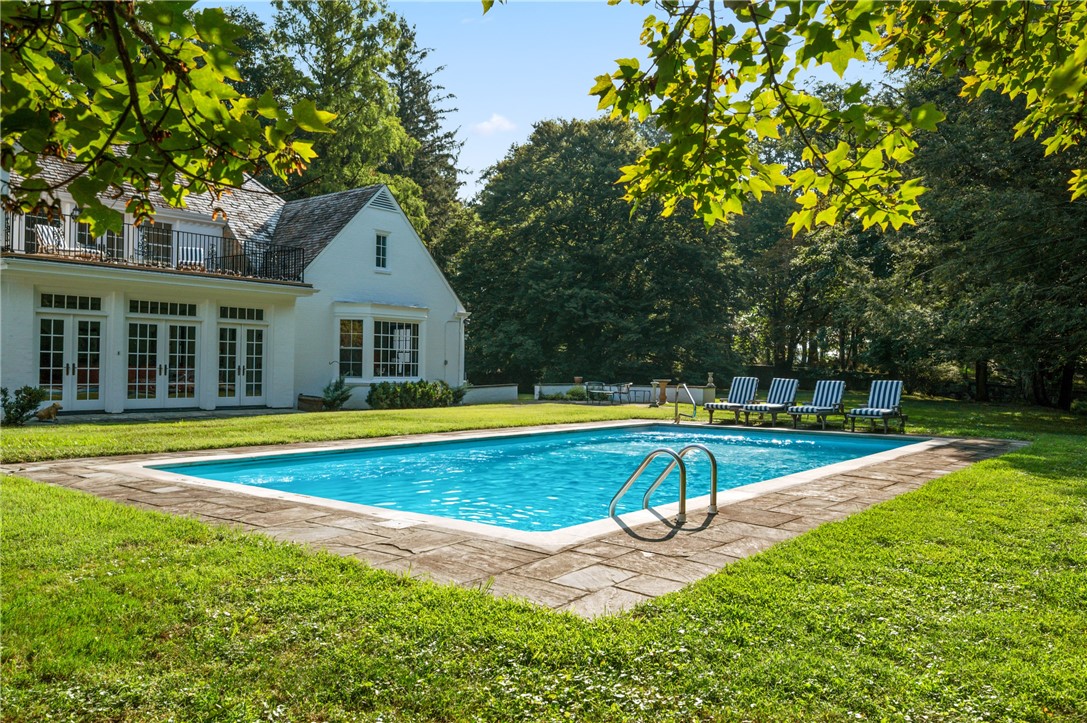TestEstate26983's tweet photo. Dive into your own slice of paradise with this stunning pool area! https://t.co/YqZJDzv8ar