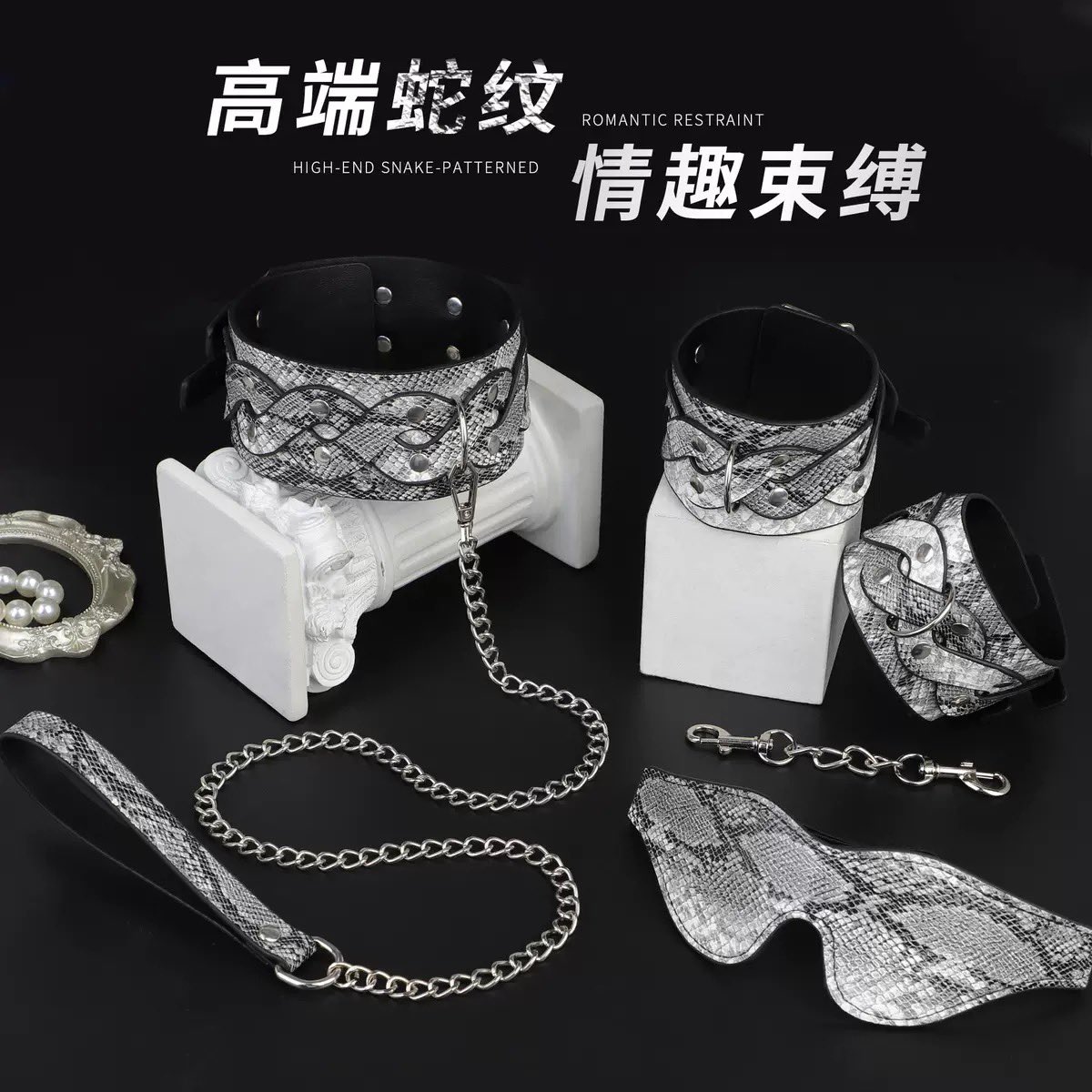banmo2010's tweet photo. Serpentine leather BDSM tool set, would you prefer white or red?
If you have any better designs or ideas, just send me a private message and we can offer wholesale and OEM services https://t.co/ZvsGtWiCeC