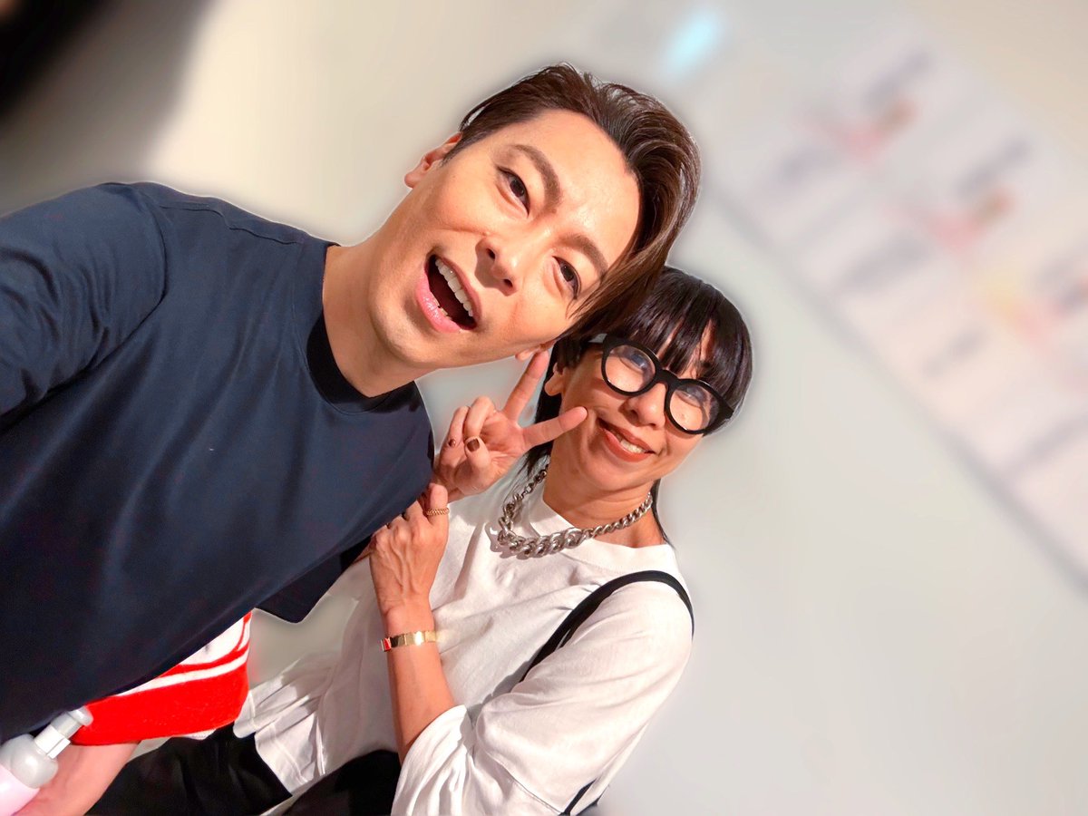 MITSUAKI_Field's tweet photo. ミュージカル『AGATHA(アガサ)』
遂に開幕しました‼️
ご来場頂きありがとうございました！！

オープニングからラストまで
全員でバトンを繋いでいくような緊張感のある作品ですが、カーテンコールでの皆様の笑顔を拝見しホッとしました✨
明日もご来場お待ちしてます🫖

刑事エリック役の泰右📸
そして、1月のコンサートぶり
今回は振付でお世話になっております
薫さんと📸

#丸山泰右

#原田薫

#AGATHA #ミュージカルAGATHA
#ニューマン