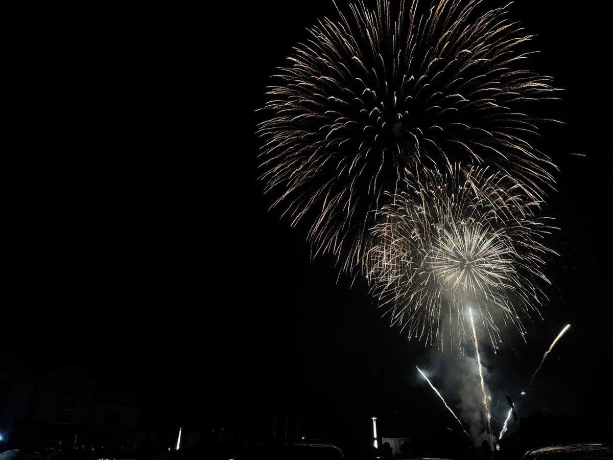 120chicang's tweet photo. 素晴らしい🎆
七尾で見る花火は格別、グッとくるものがありますね https://t.co/cd0rjXkGuc