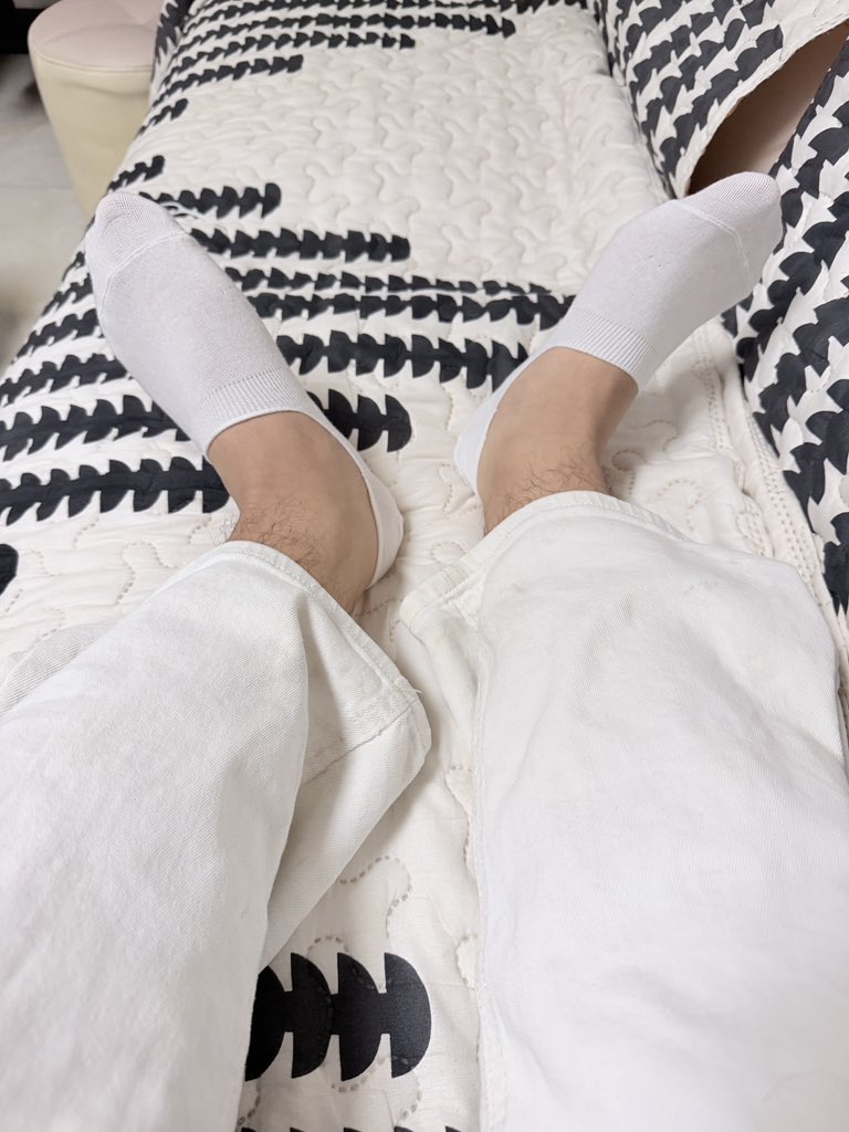 DEW0105's tweet photo. 突然意识到自己好久没发了，私信快问爆了😂
#白袜男大 #短袜 #船袜 https://t.co/KJ9s2agL4T