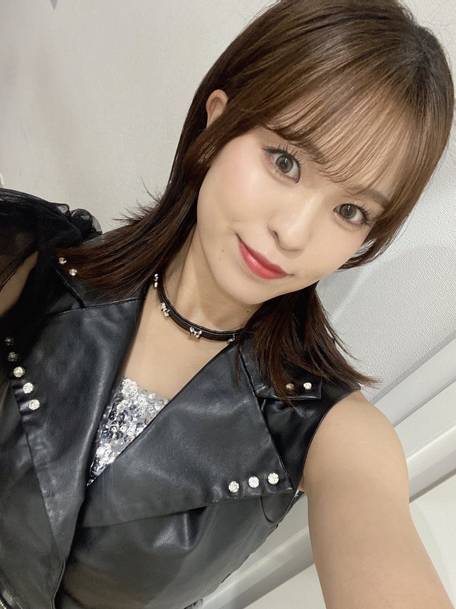 arisaSPICEBOMB's tweet photo. G6からのCOSMICLAB！
来てくれたみんなありがとう🥹🫰🏻🫰🏻

久々に黒衣装着ました🩶🩷
そして見納め！！！
すぱぼむ衣装の中でも男女問わず人気高めだった気がする🤟🏻

時間作って沢山会いに来てくれて本当にありがとう‼️
ゆっくり休んでね🍵🛀また明日！

#すぱぼむ https://t.co/sbSpx3q5S6
