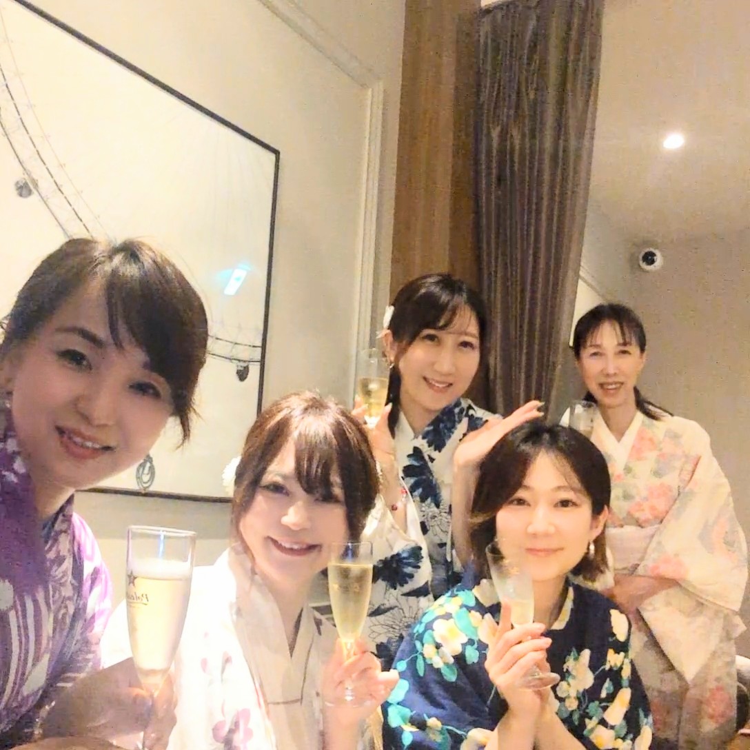 MichikoNiigata's tweet photo. ARSOA納涼会🍷
浴衣を着て参加したよ👘
秋の200名イベントに向けての
決起会を兼ねて🎉
美肌の輪を広めるために
地元長岡を盛り上げていきます💗
#アルソア
#ARSOA
#美と健幸 https://t.co/HqYrQBvEQL