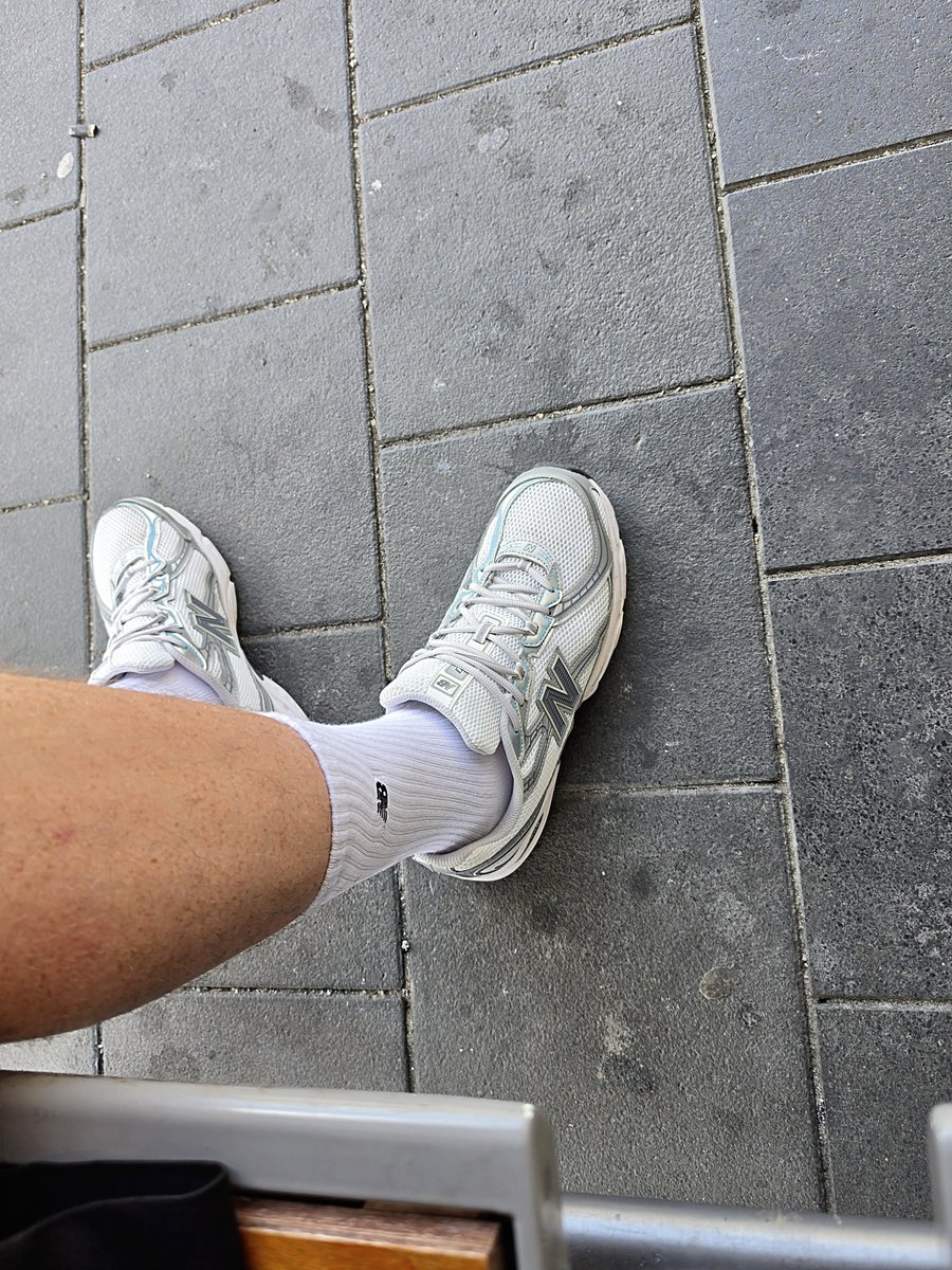 D45440Dema's tweet photo. Horny on Tour 😈
#gaysneaker #sneakerfetish #whitesox #socks #NewBalance #public #horny #sneaker https://t.co/Vmxu5rGZ7Z