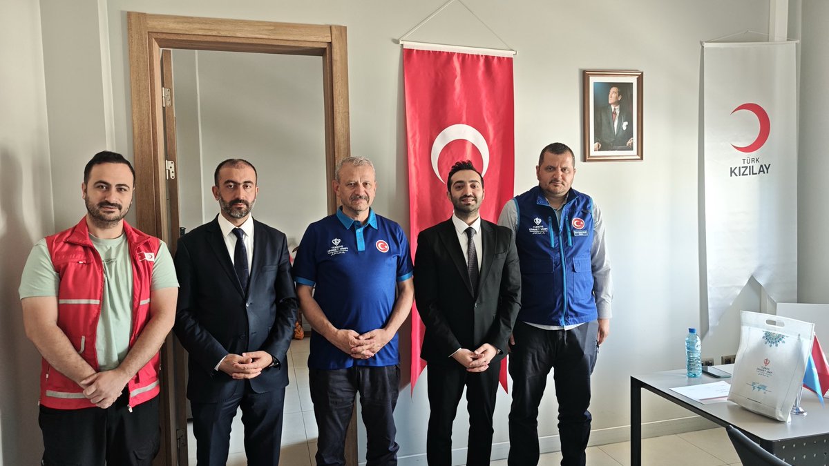 diyanetmogadisu's tweet photo. 🇹🇷 Somali’ye bir çalışma ziyareti gerçekleştiren Türkiye Diyanet Vakfı Genel Müdür Yardımcısı Recep Şükrü Balkan başkanlığındaki heyetimiz ile birlikte Sayın Büyükelçimizi, Türk Kızılay Delegasyonumuzu ve TİKA Koordinatörlüğümüzü ziyaret ettik. https://t.co/YHY9jlh7n5