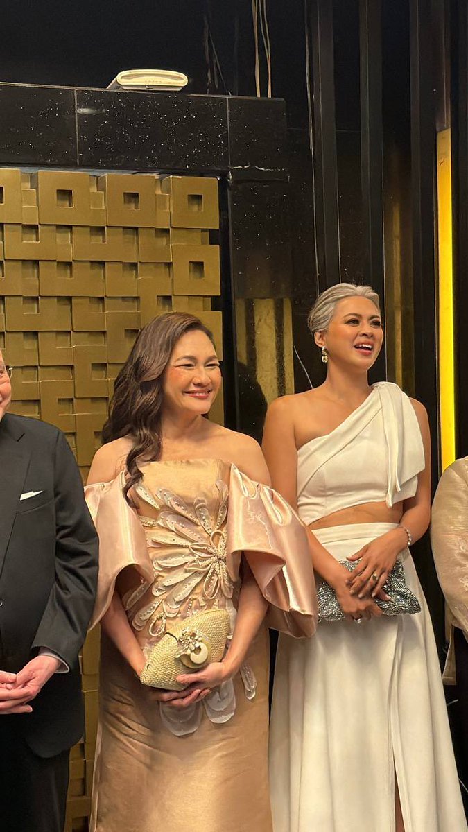 WinRiOFC's tweet photo. paano naman tayo hindi mag-totop 1 nito eh ang ganda talaga ni mowm @risahontiveros maganda talaga ang laban 💜

BINIBINING RISA
#WinRi https://t.co/PINLoJZMM5