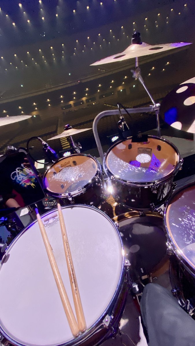 Hidaichi's tweet photo. 熊本公演もドラムでお世話になりました🥁
ありがとうございました！！

#いれいすライブレポ
#全国いれいす色大作戦 https://t.co/95aZ7G8KO9