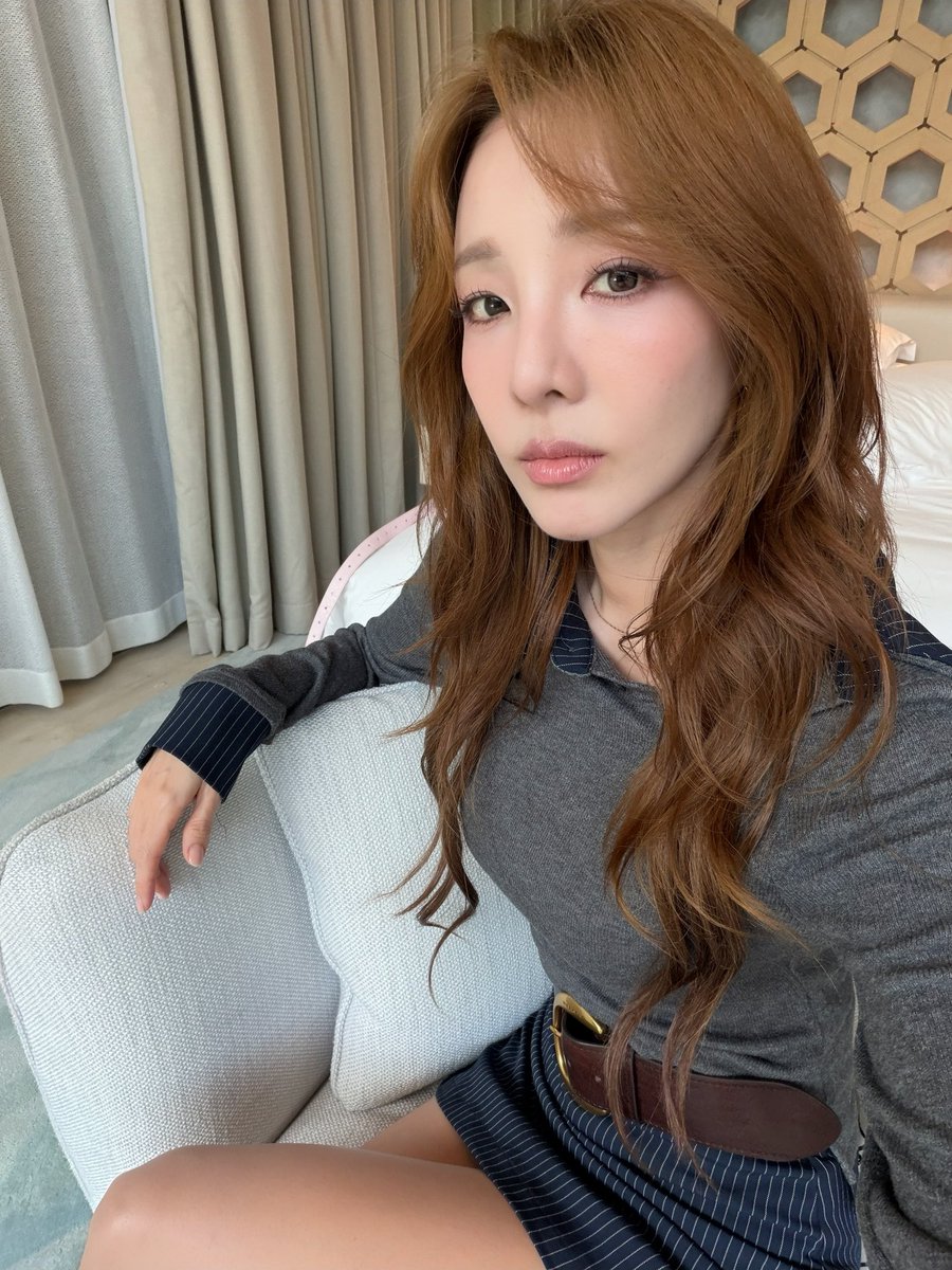 krungy21's tweet photo. Singapore, thank you for giving me so many meaningful moments to take home. 🧡
From meeting the press and spending time with my longtime fans to being part of such a meaningful visit, every moment reminded me how powerful kindness and connection can be. 💙 
Thank you to everyone who made this trip so special. Until we meet again. 🇸🇬🤍