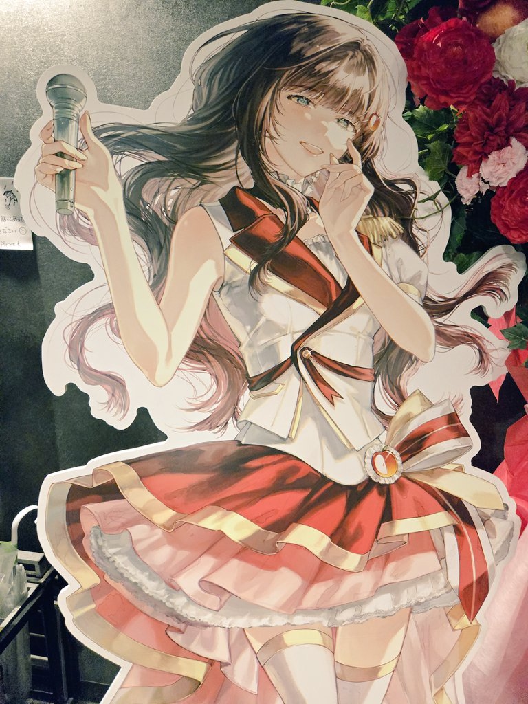 arousal0627's tweet photo. #ルビーの軌跡 #ちび子へ
有志のファン一同による応援企画として、緋那ちびさんの10th Anniversary＆Birthday Live【ルビーの軌跡】に向けた等身パネルを制作しました！✨

今回のイラストはティーカ様（@teaka_milk）にご依頼させていただきました。

明るく華やかな雰囲気がとても素敵で、まるでステージの上で光を浴びながら輝いているように感じました✨

表情や衣装の細かな部分まで丁寧に描いていただき、キラキラとしたアイドルらしい魅力がより伝わってくる、素敵なイラストに仕上げていただきました！

ティーカ様、素敵なイラストを描いていただき、本当にありがとうございました！

そして改めまして、緋那ちびさん、10周年＆お誕生日おめでとうございます！🎉🎂✨
素晴らしいライブとなった【ルビーの軌跡】で、このような形でお祝いを届けることができて嬉しく思います🍎❤️