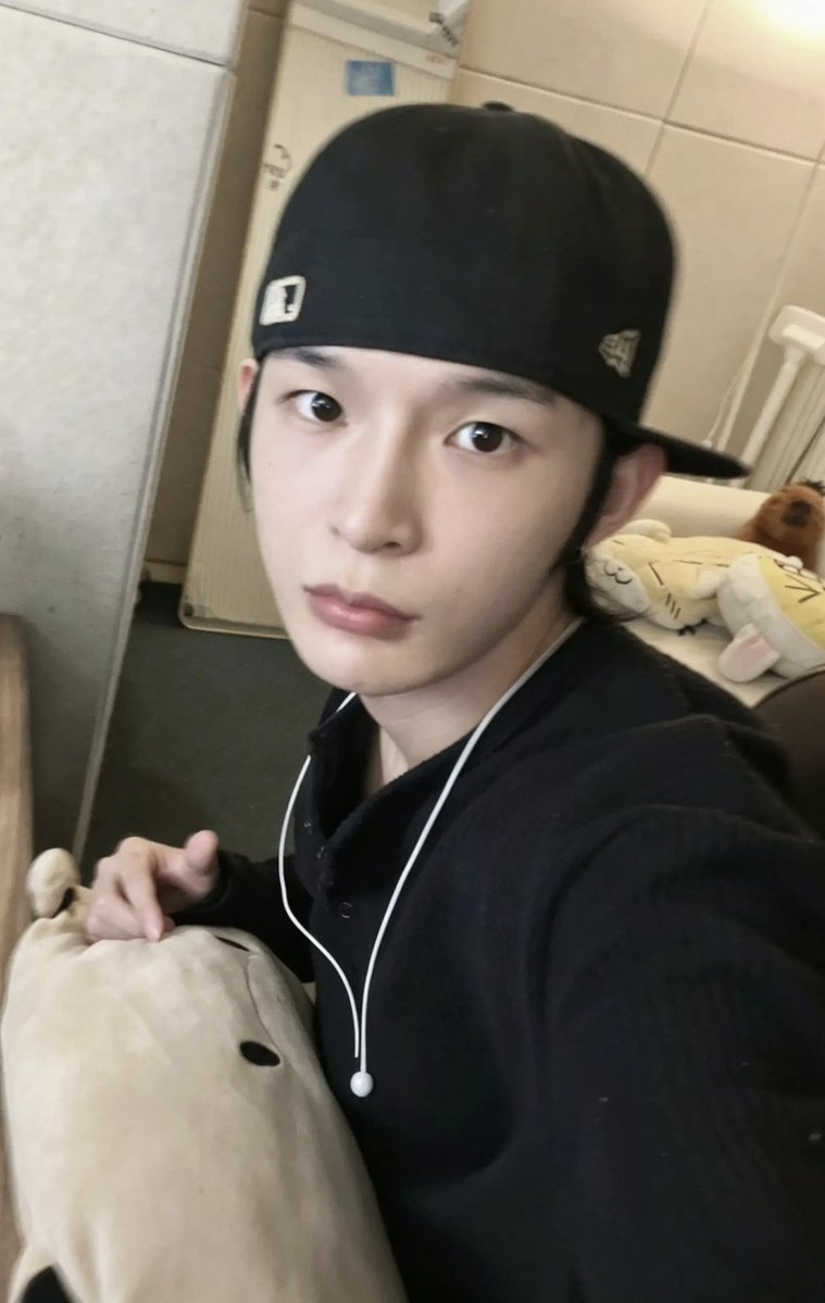 KHWOO_official's tweet photo. How many 🧸?

https://t.co/u8Zy84beBl

#강현우 #カンヒョヌ #kanghyunwoo https://t.co/DPFNdpz5nb