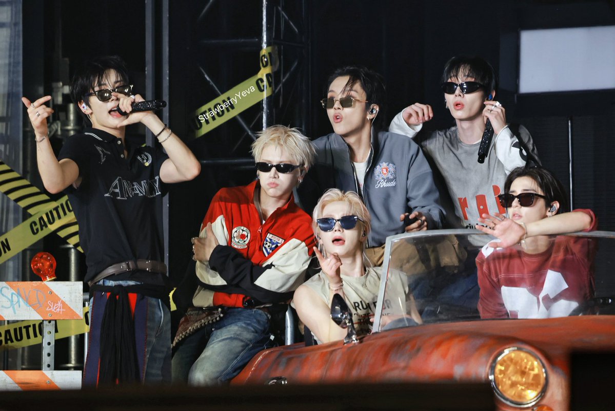 StrawberryYeva's tweet photo. Soooo High 🕶️

260718 knock on Vol.2 Day2

#BOYNEXTDOOR 
#보이넥스트도어 https://t.co/LZJtOF4sjz